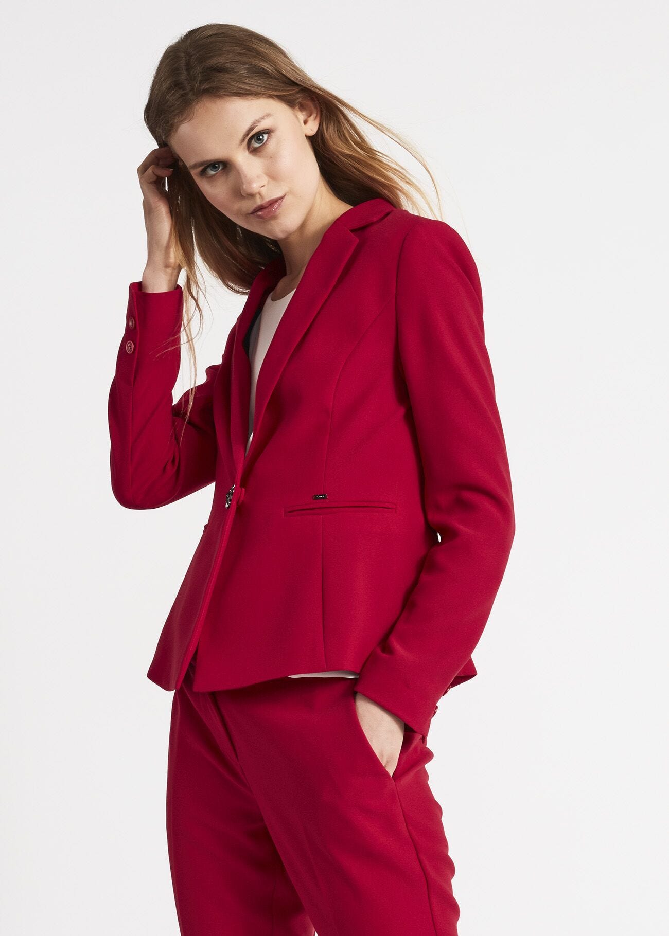 Single-breasted jacket with jewelled button