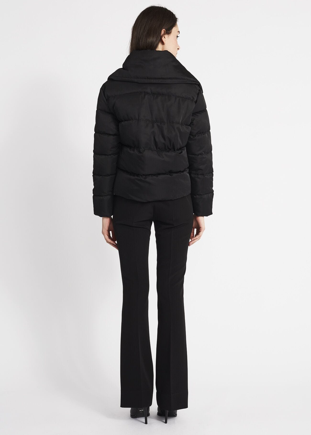 Down jacket with asymmetric collar