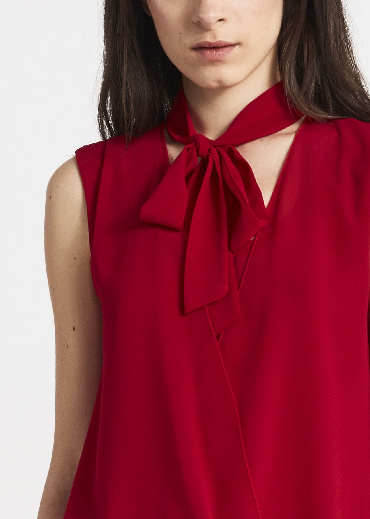 Top a incrocio con foulard