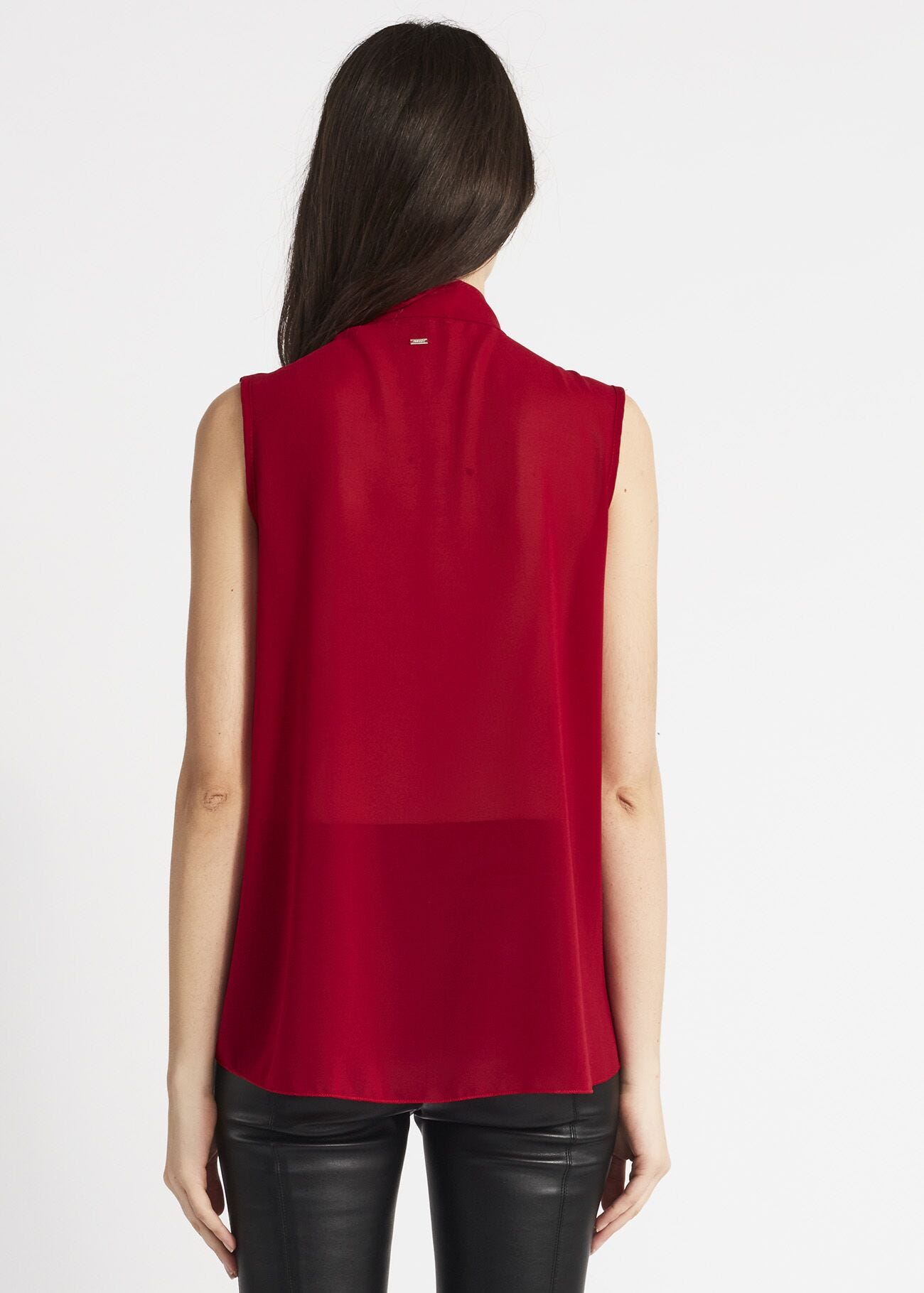 Top a incrocio con foulard