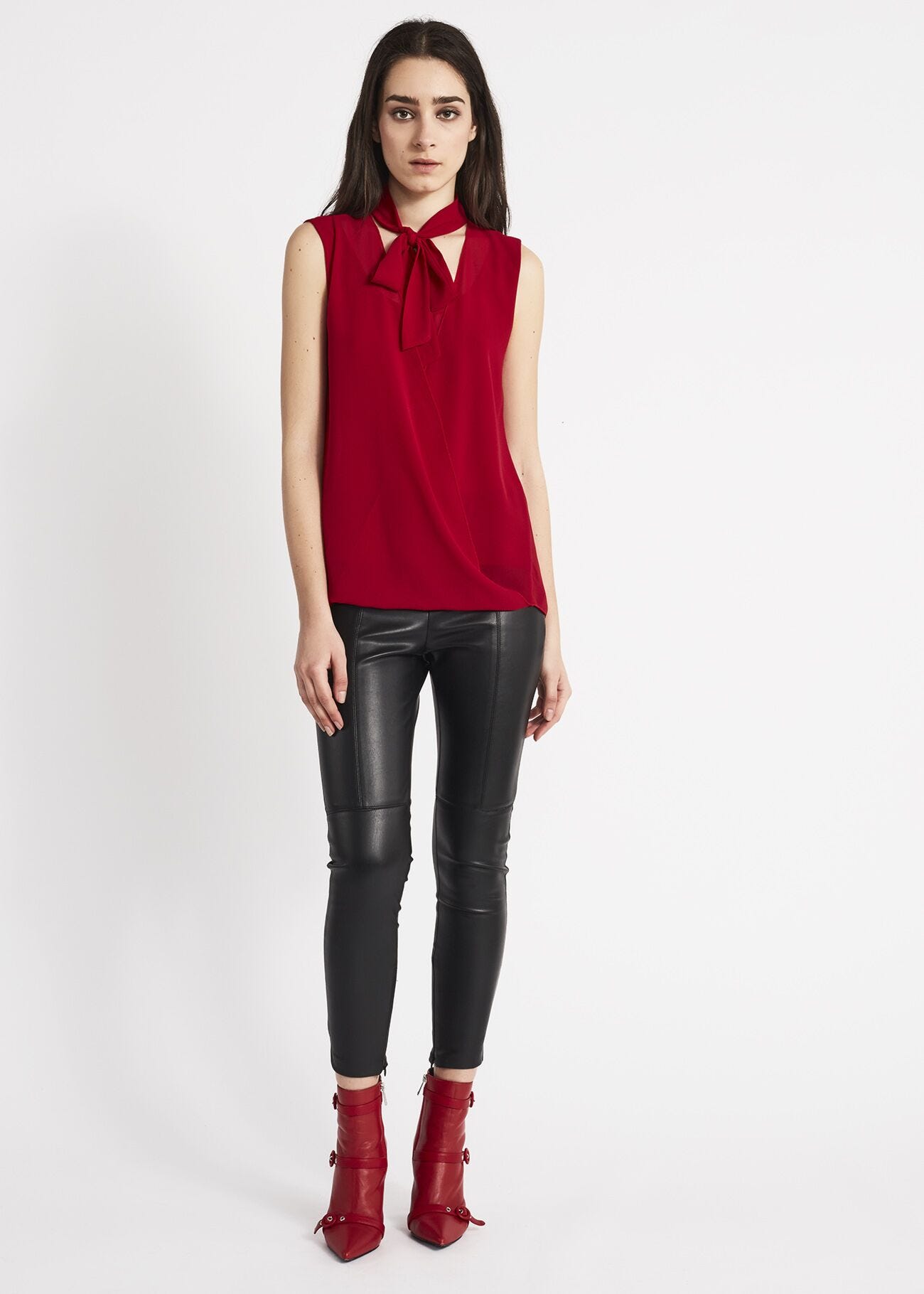 Top a incrocio con foulard