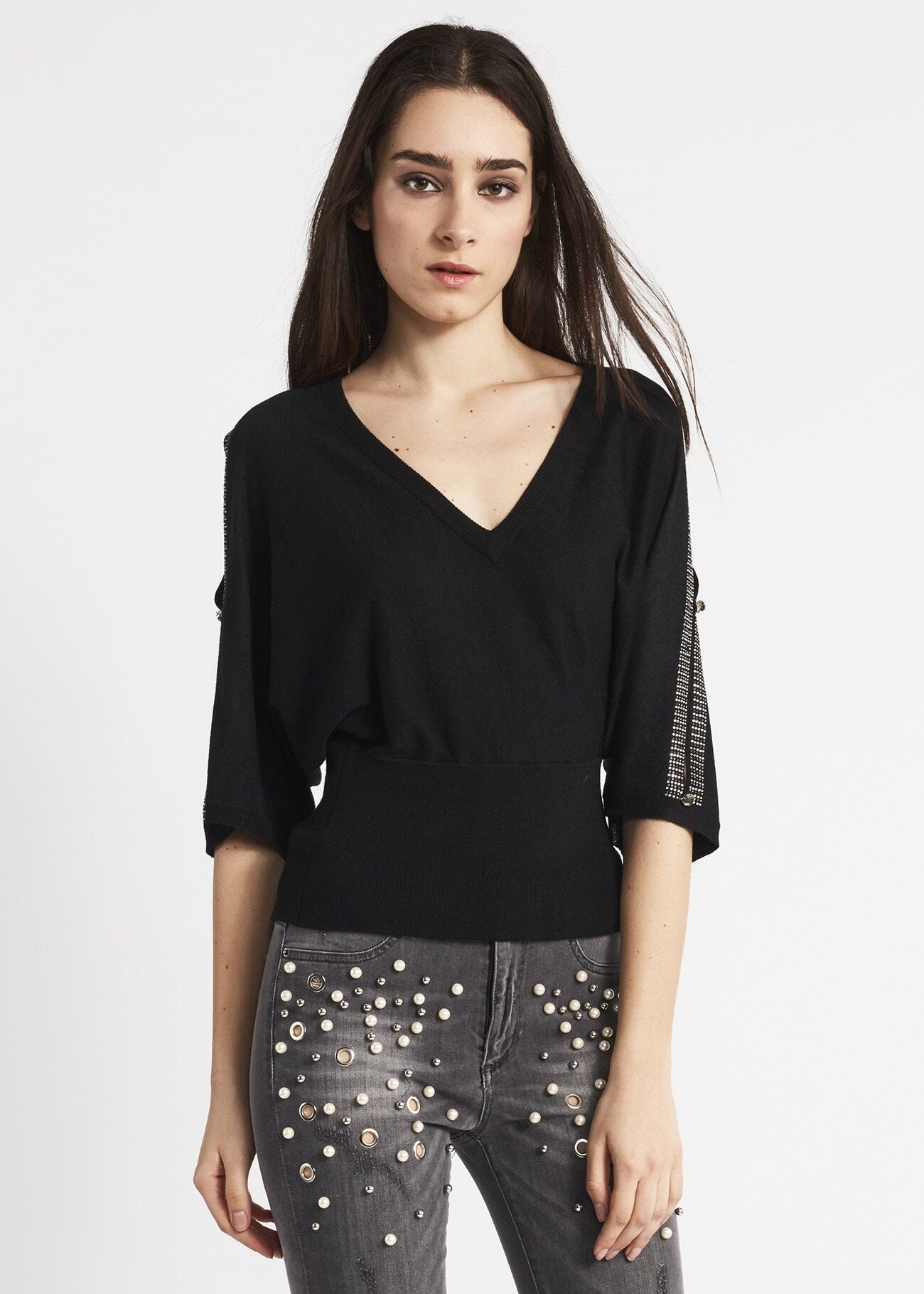 Jumper with three-quarter length sleeves