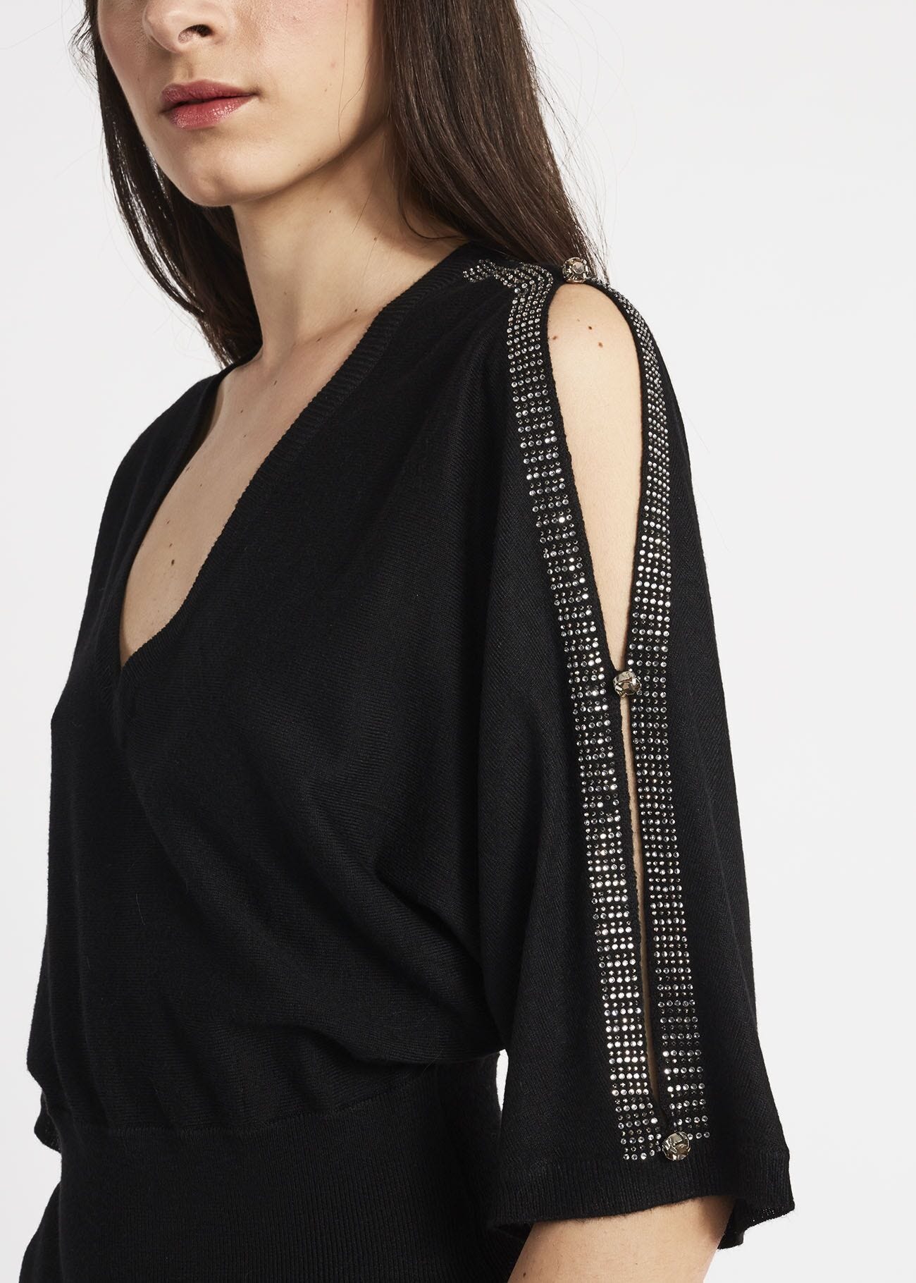 Jumper with three-quarter length sleeves