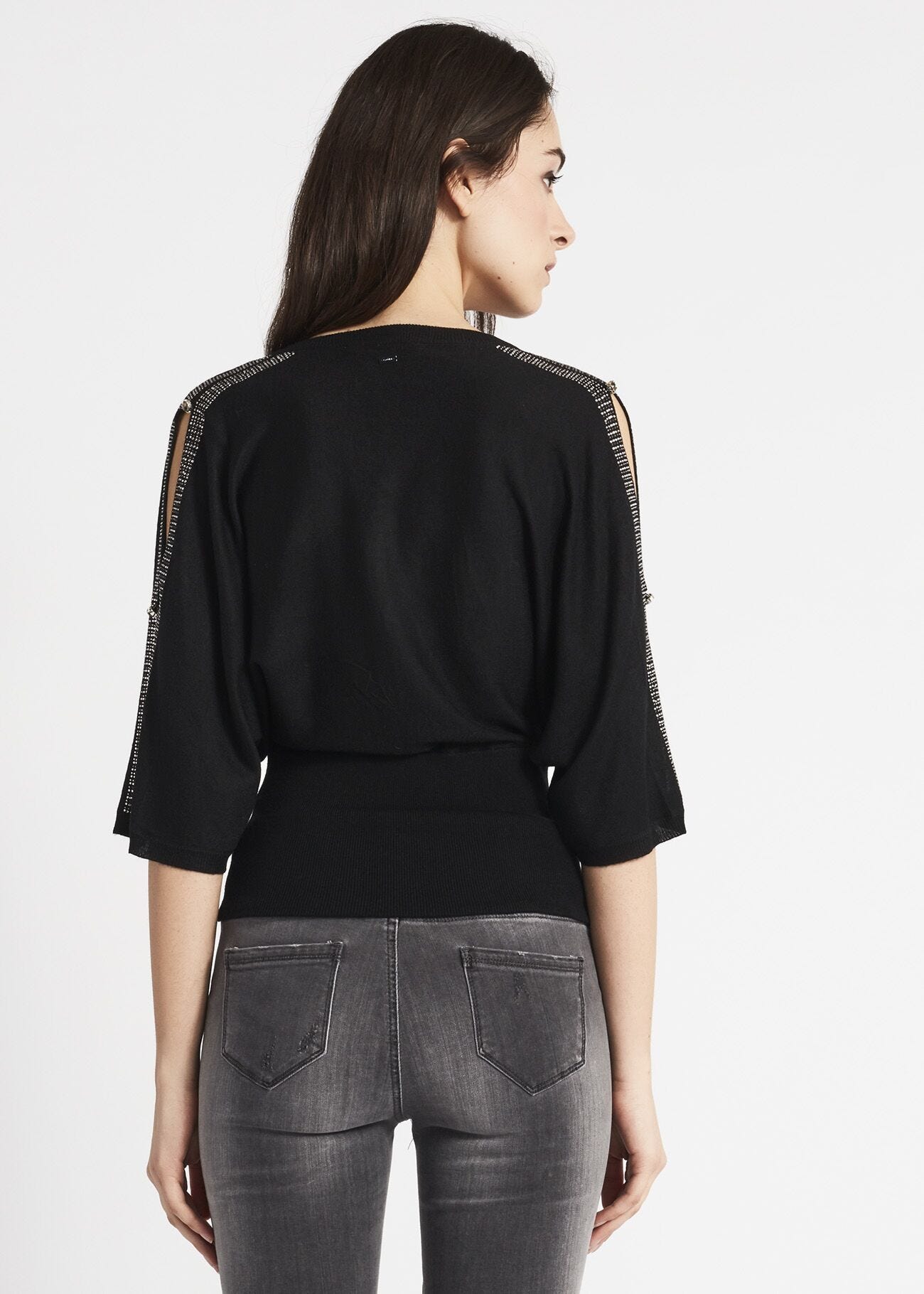 Jumper with three-quarter length sleeves