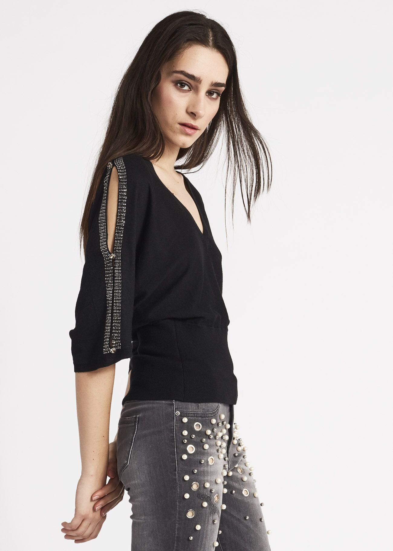 Jumper with three-quarter length sleeves