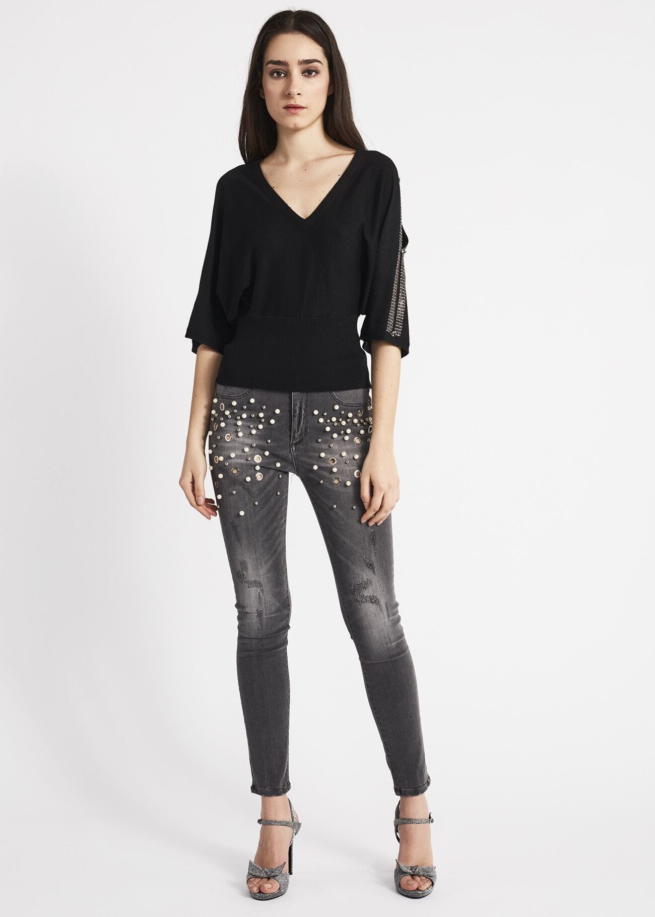 Jumper with three-quarter length sleeves