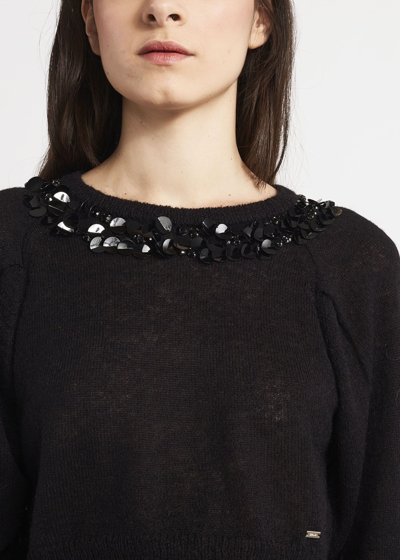 Cropped jumper with sequins