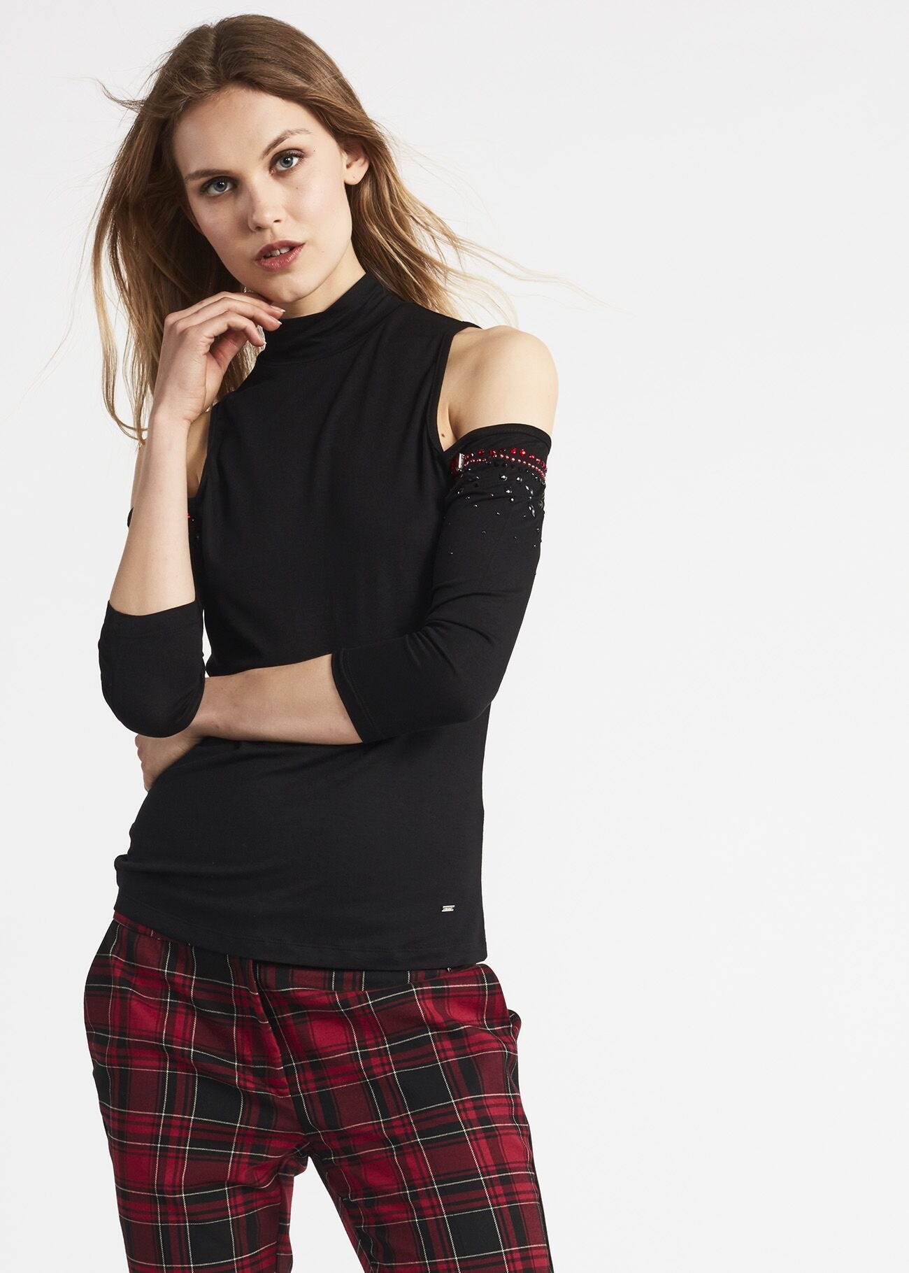 T-shirt con dettagli cut out