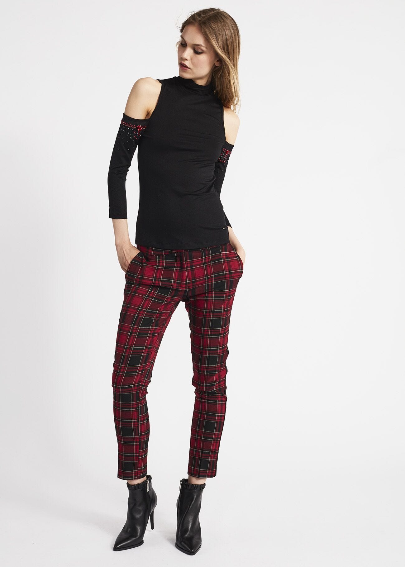 T-shirt con dettagli cut out