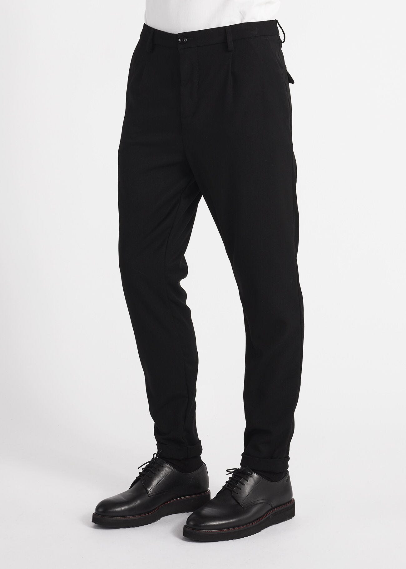 Chinos with pleats