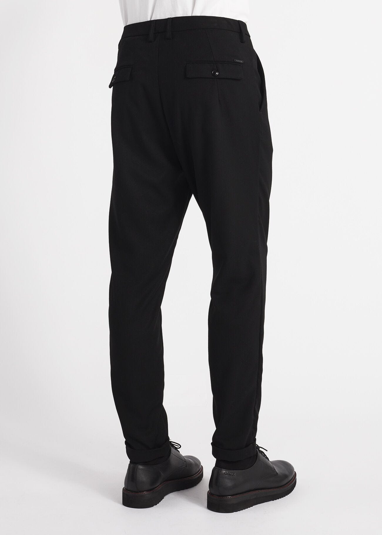 Chinos with pleats