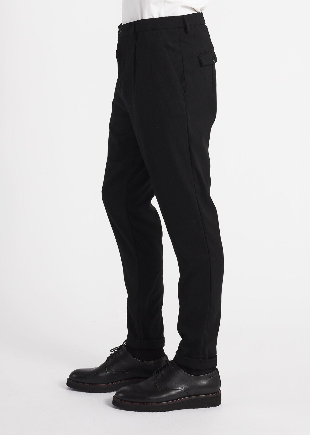 Chinos with pleats