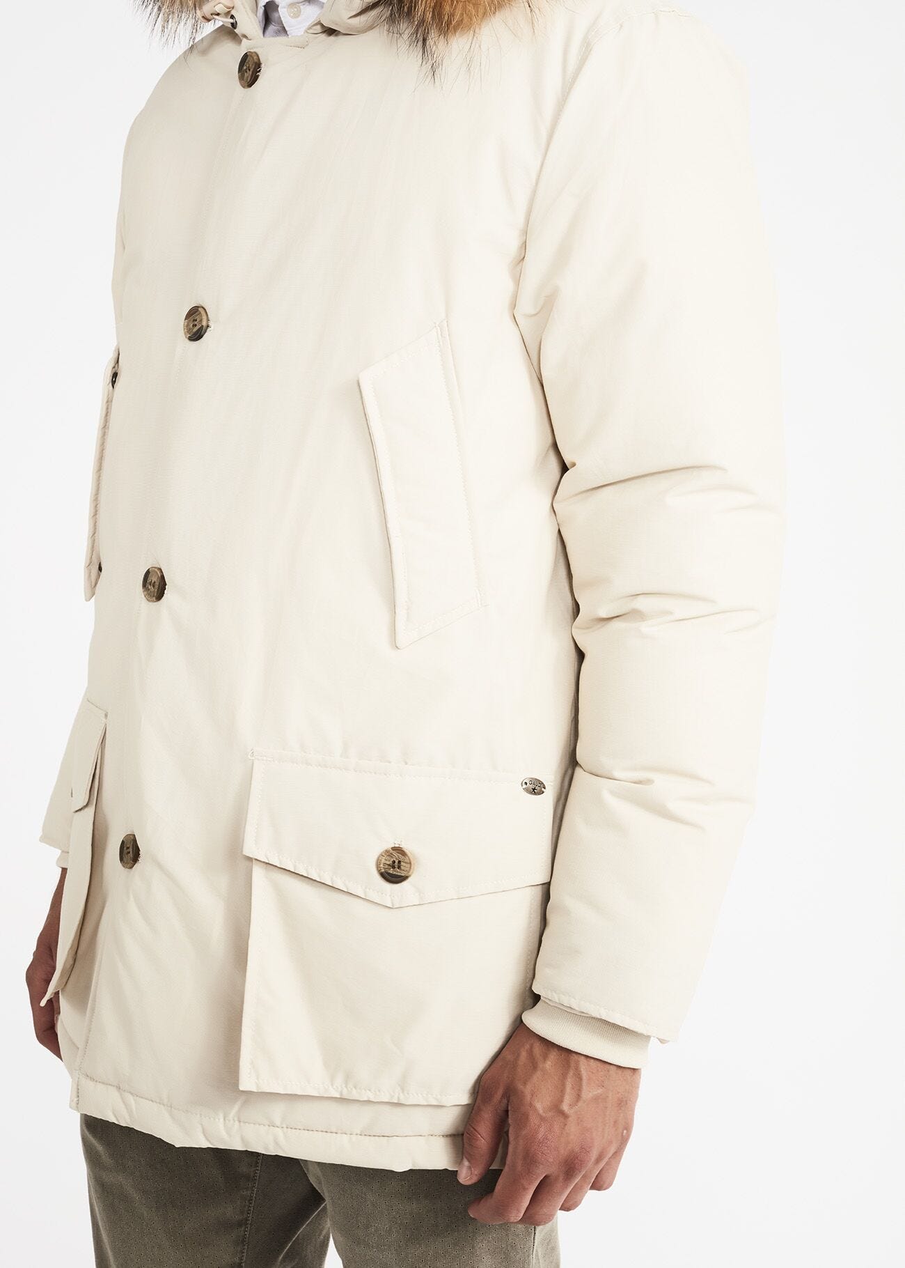 Parka with hood and pockets