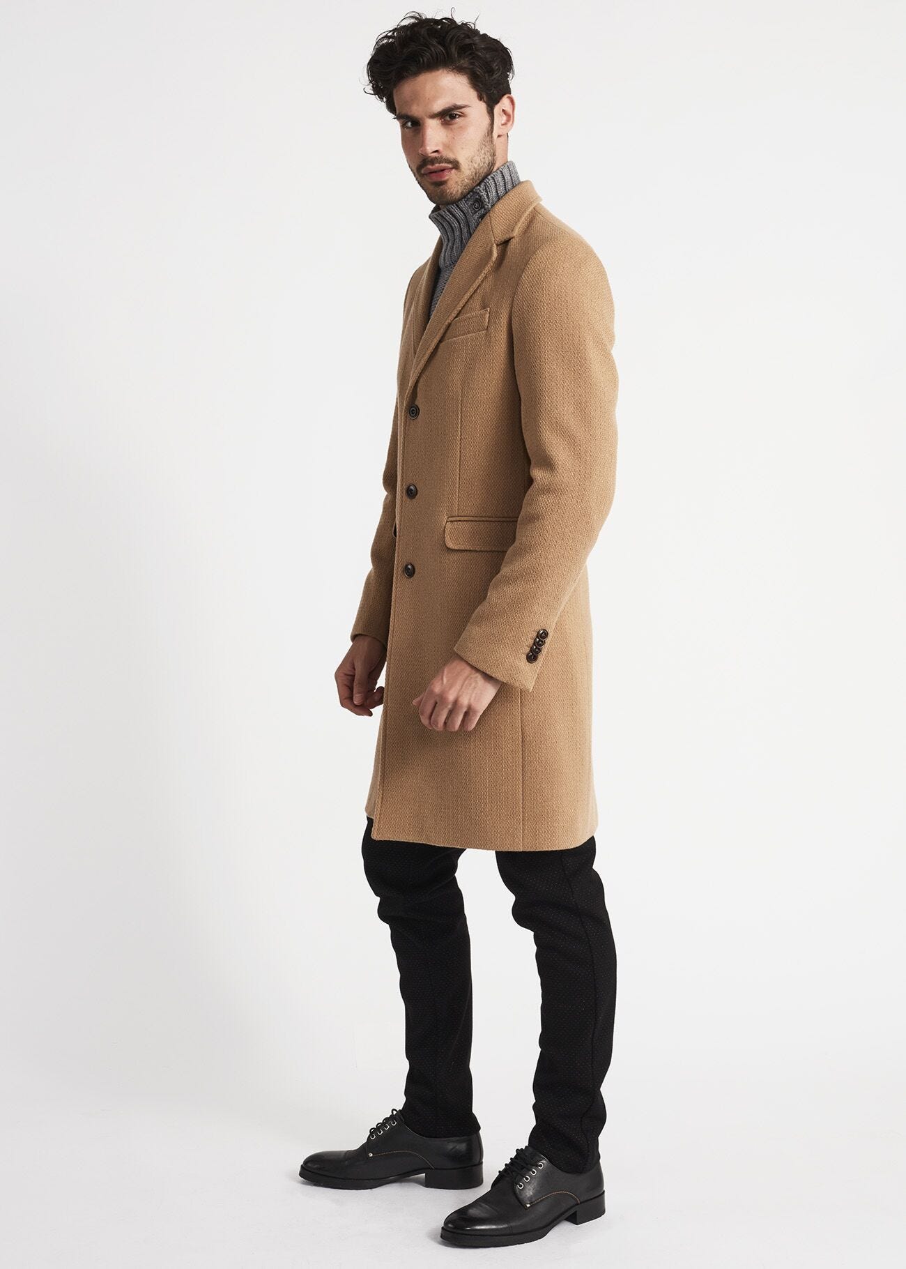 Long single-breasted coat