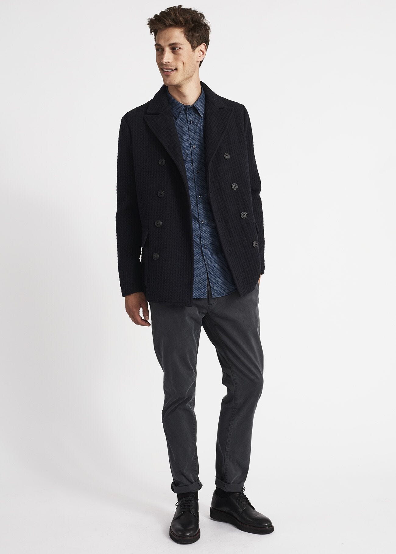 Shirt with classic collar