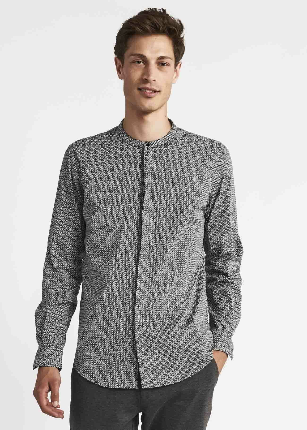 Mandarin shirt with geometric motif