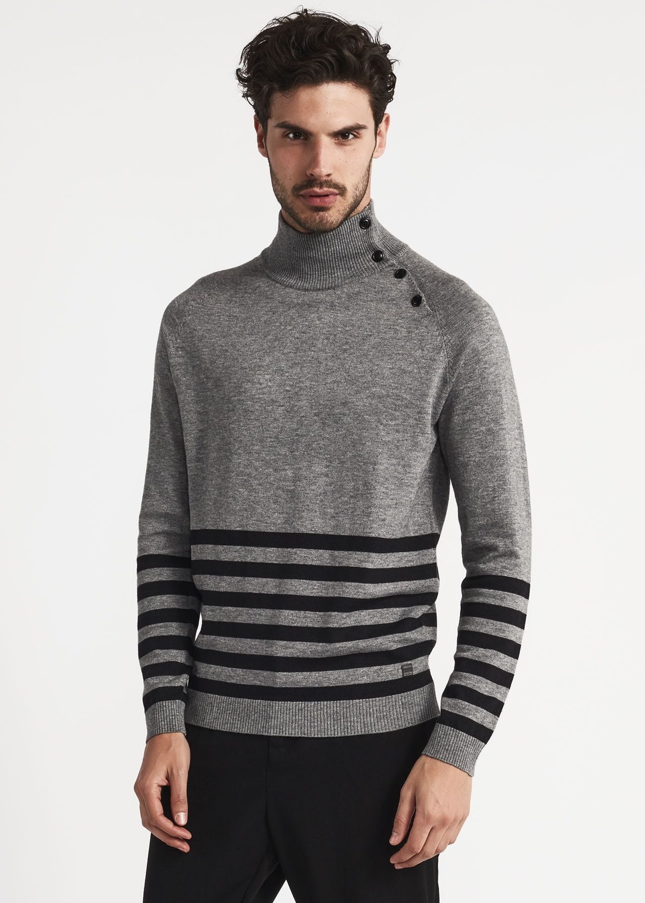 Turtleneck jumper with buttons