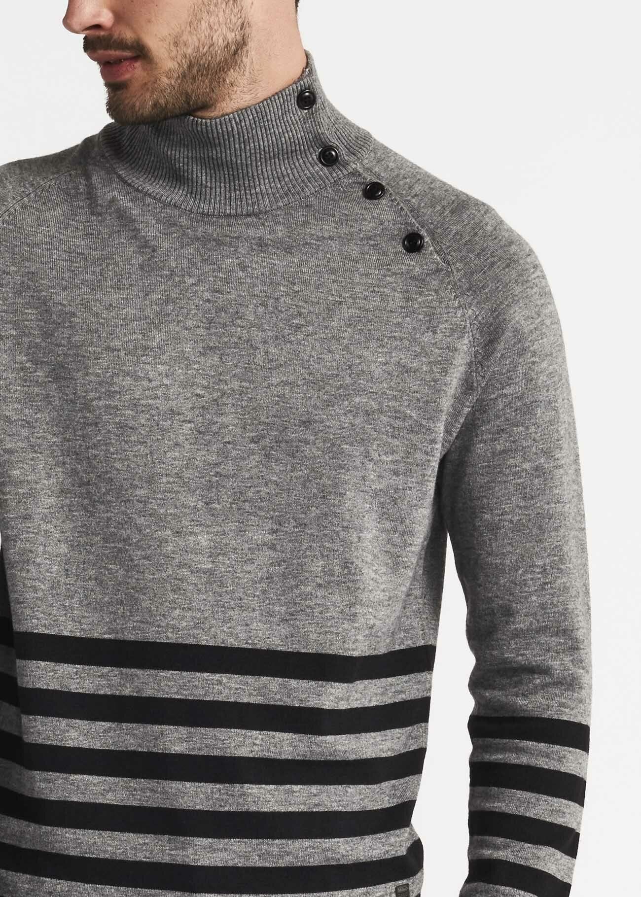 Turtleneck jumper with buttons