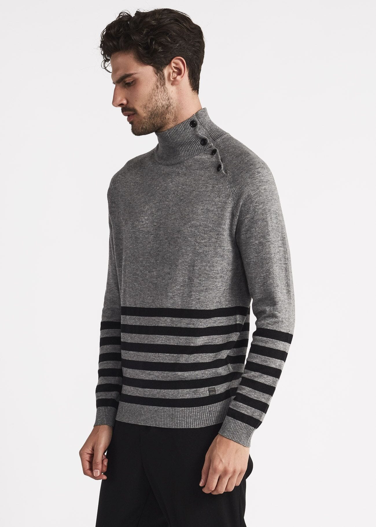 Turtleneck jumper with buttons