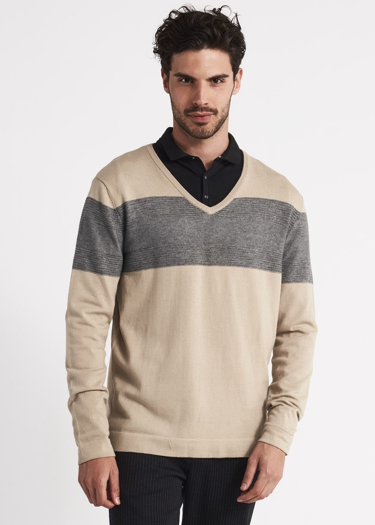 Jumper with V neck and inlay