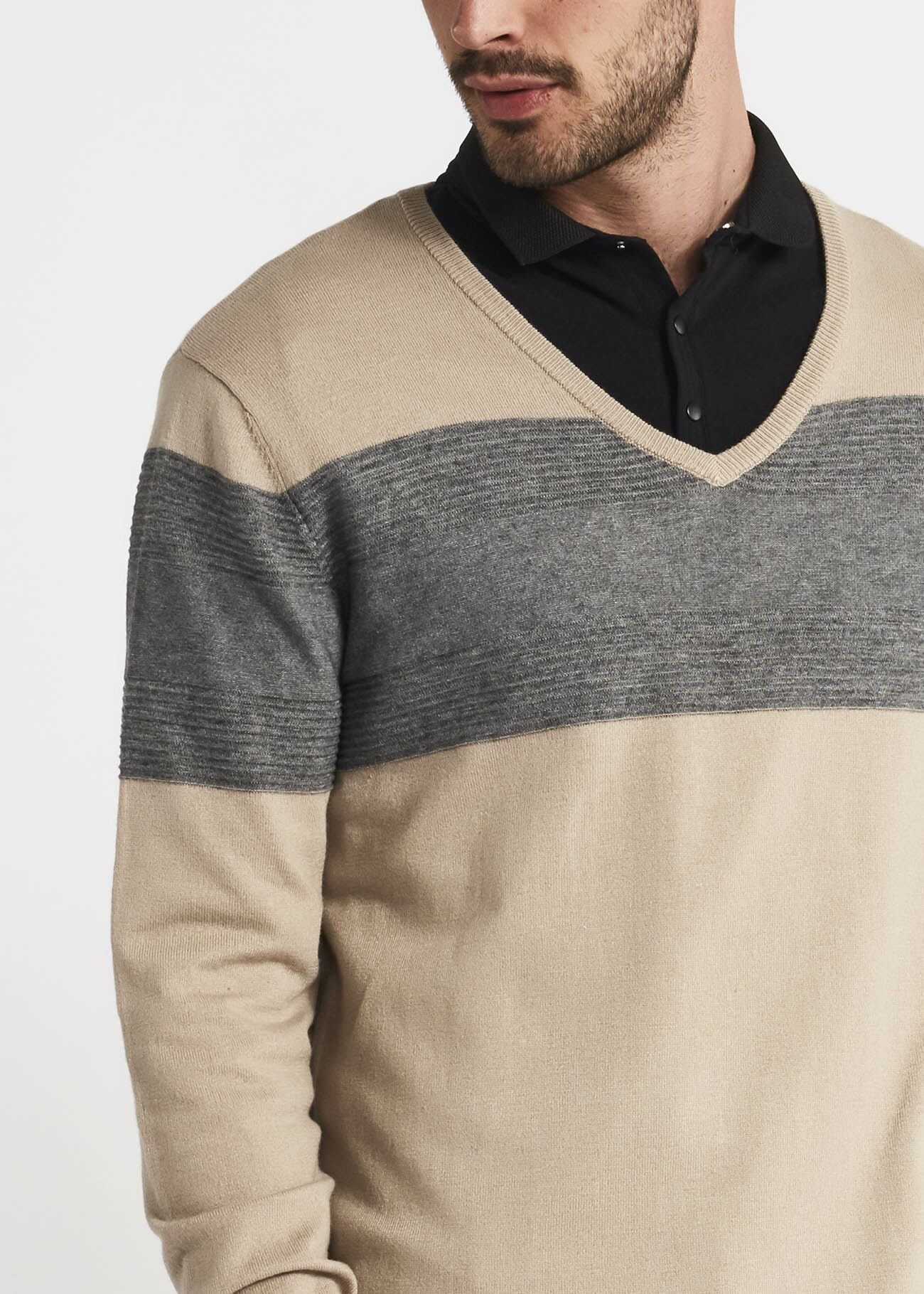 Jumper with V neck and inlay