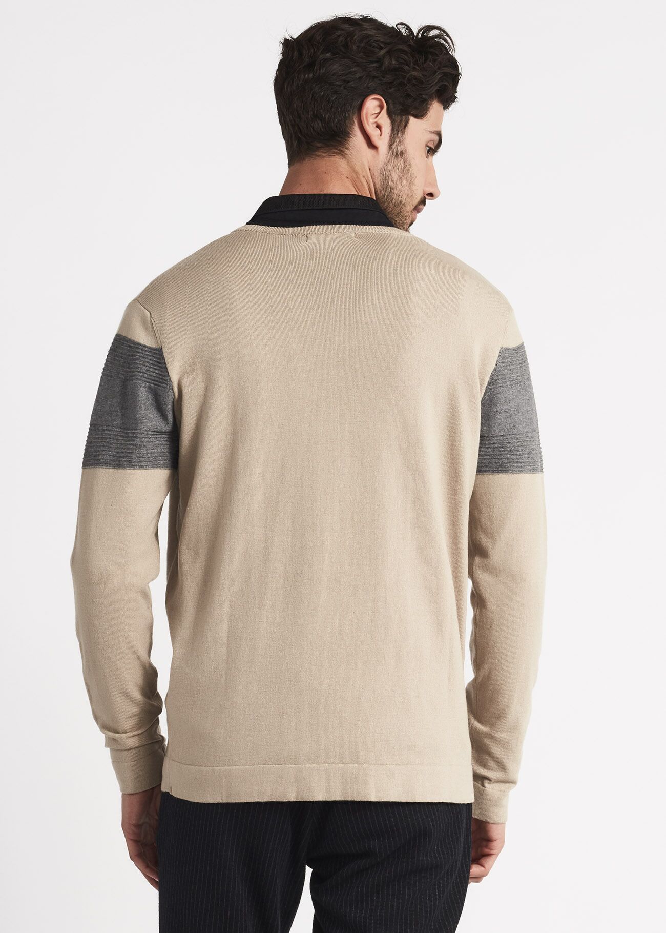 Jumper with V neck and inlay