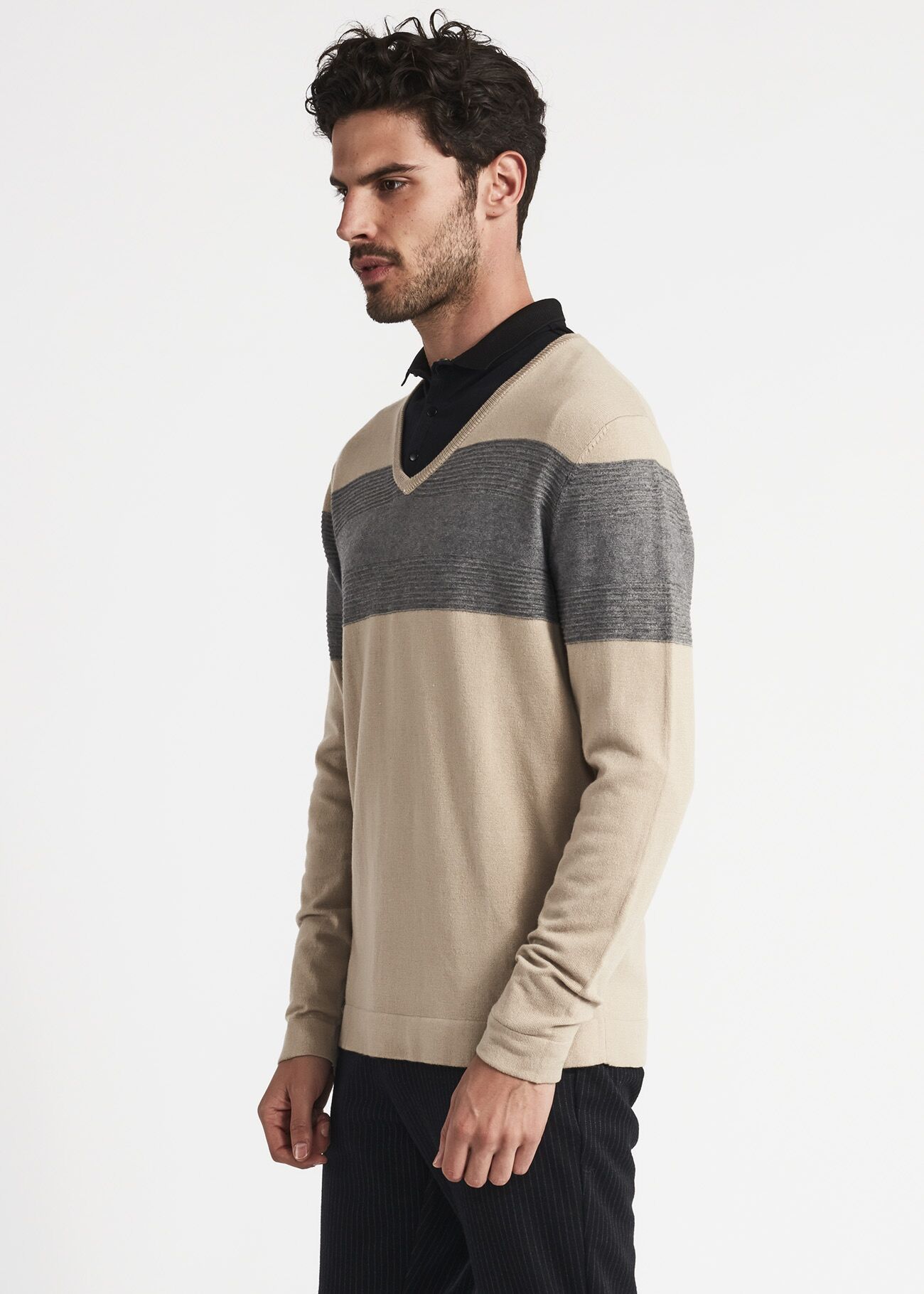 Jumper with V neck and inlay