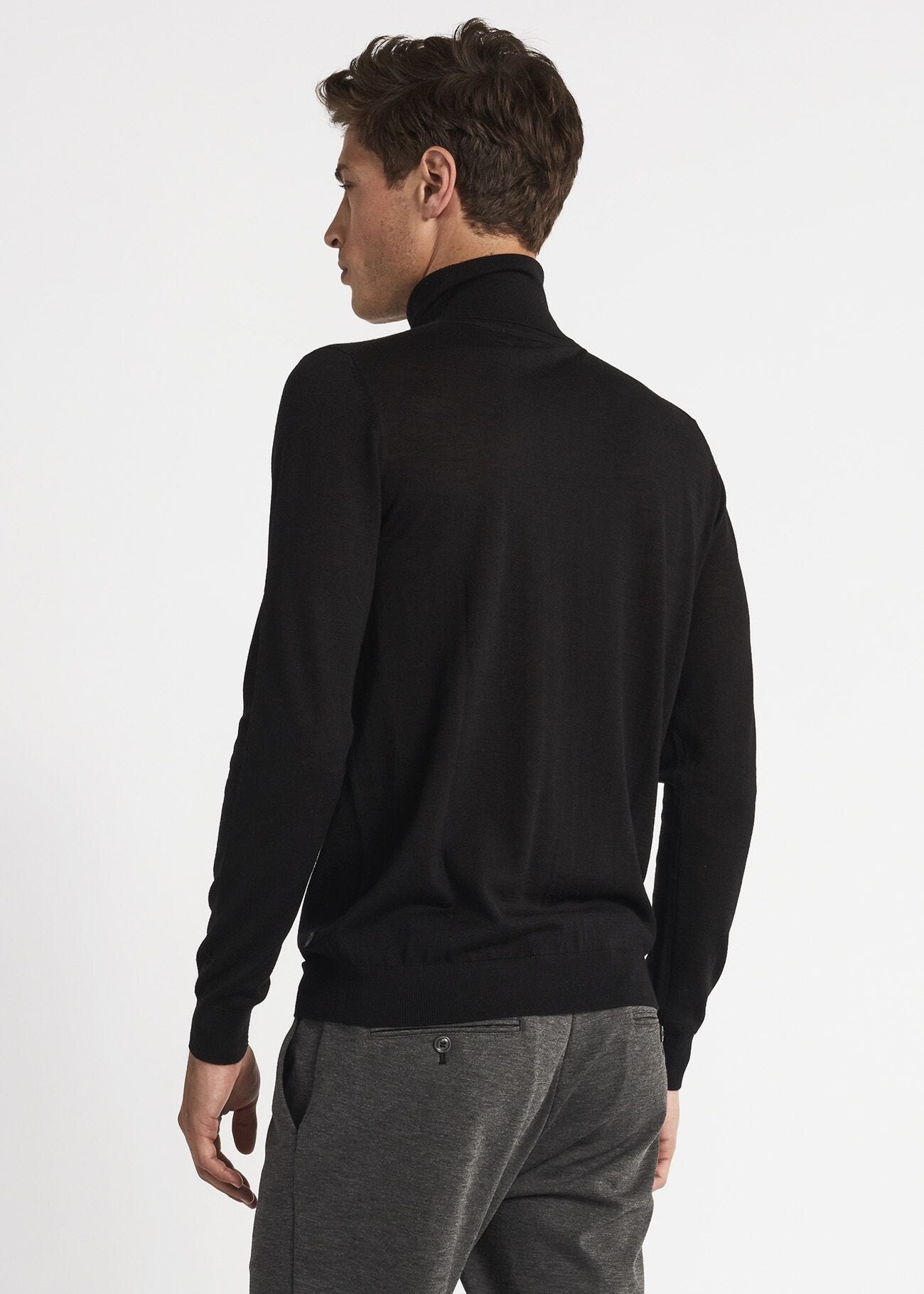 Lightweight turtleneck jumper