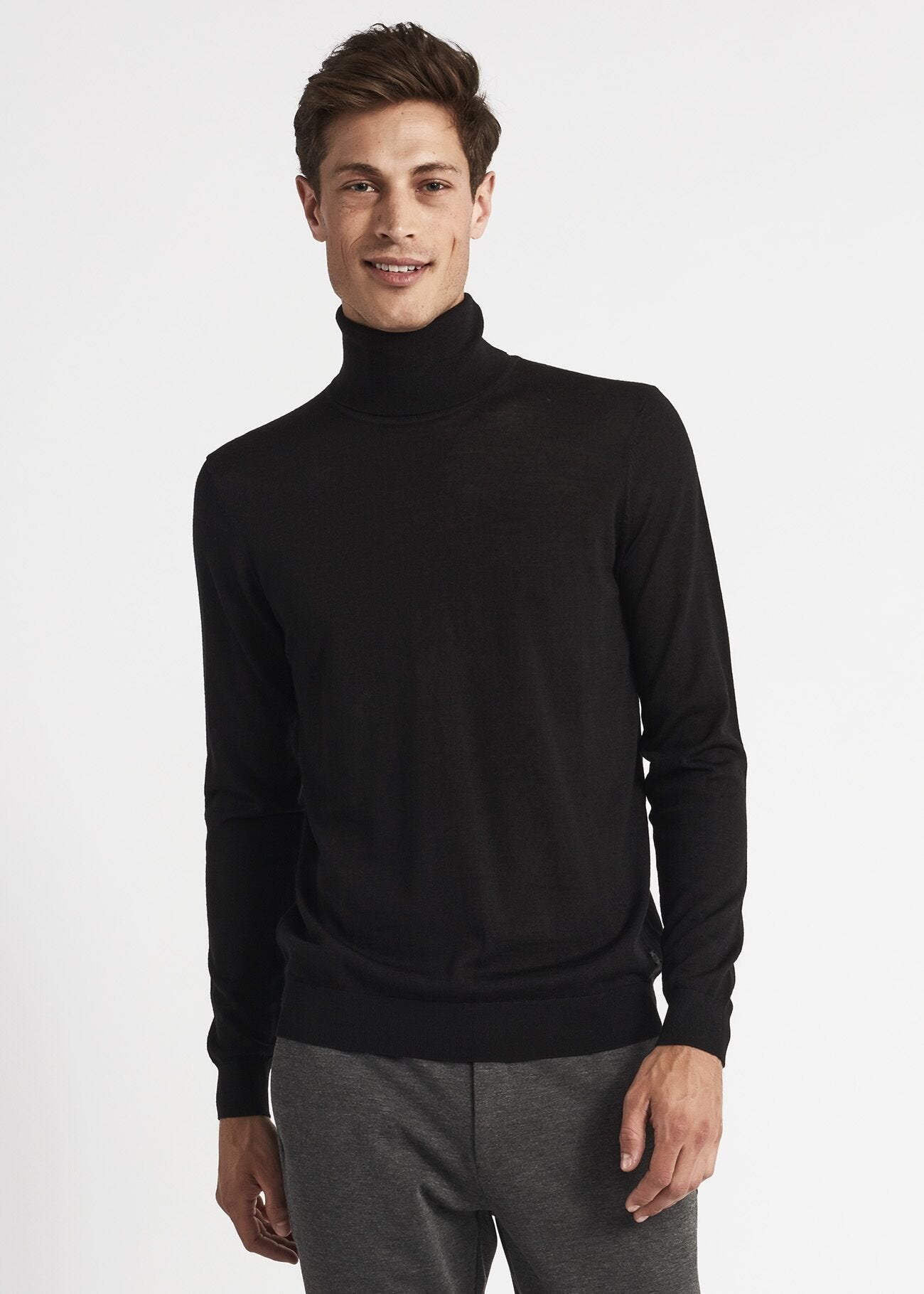 Lightweight turtleneck jumper
