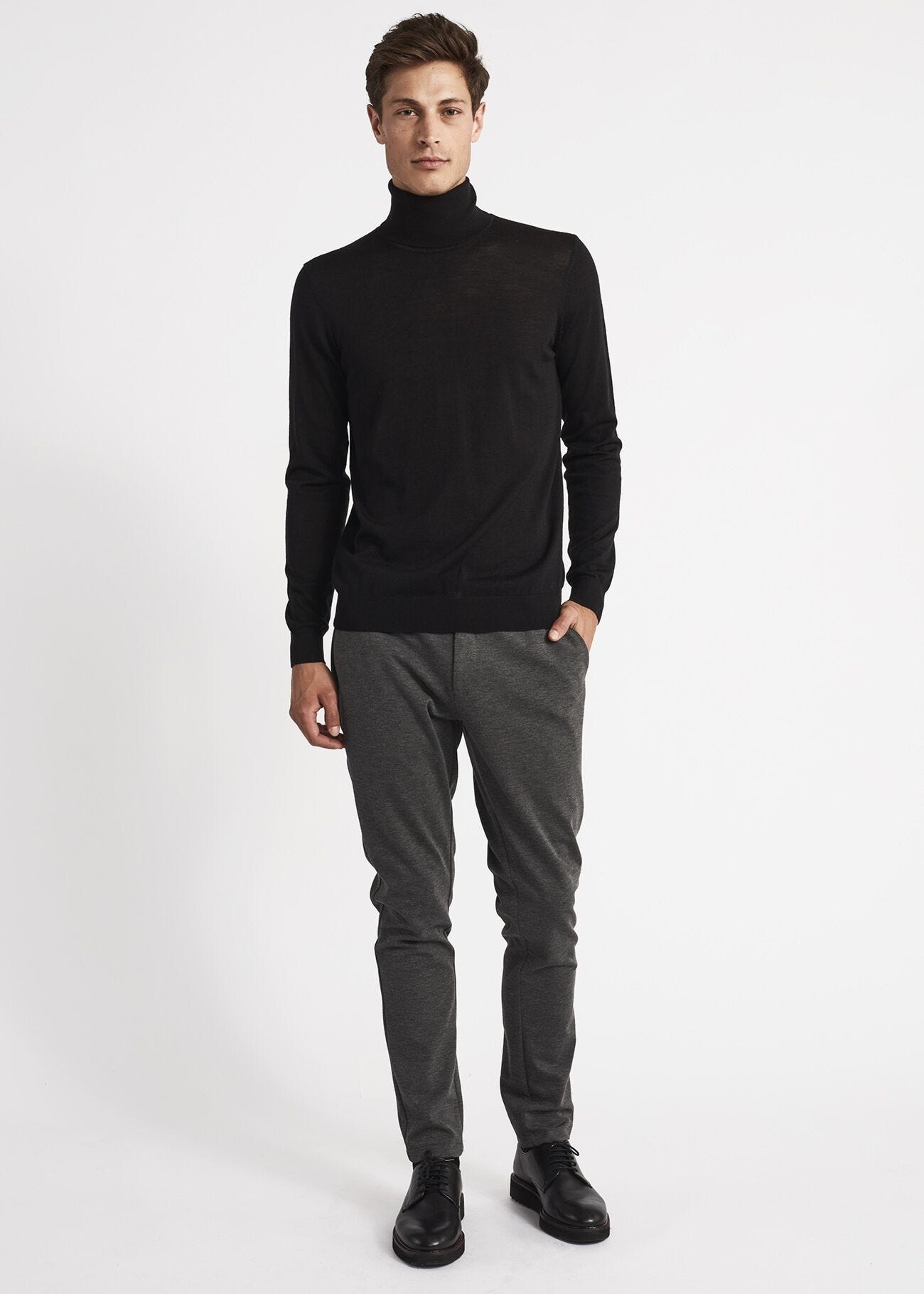 Lightweight turtleneck jumper