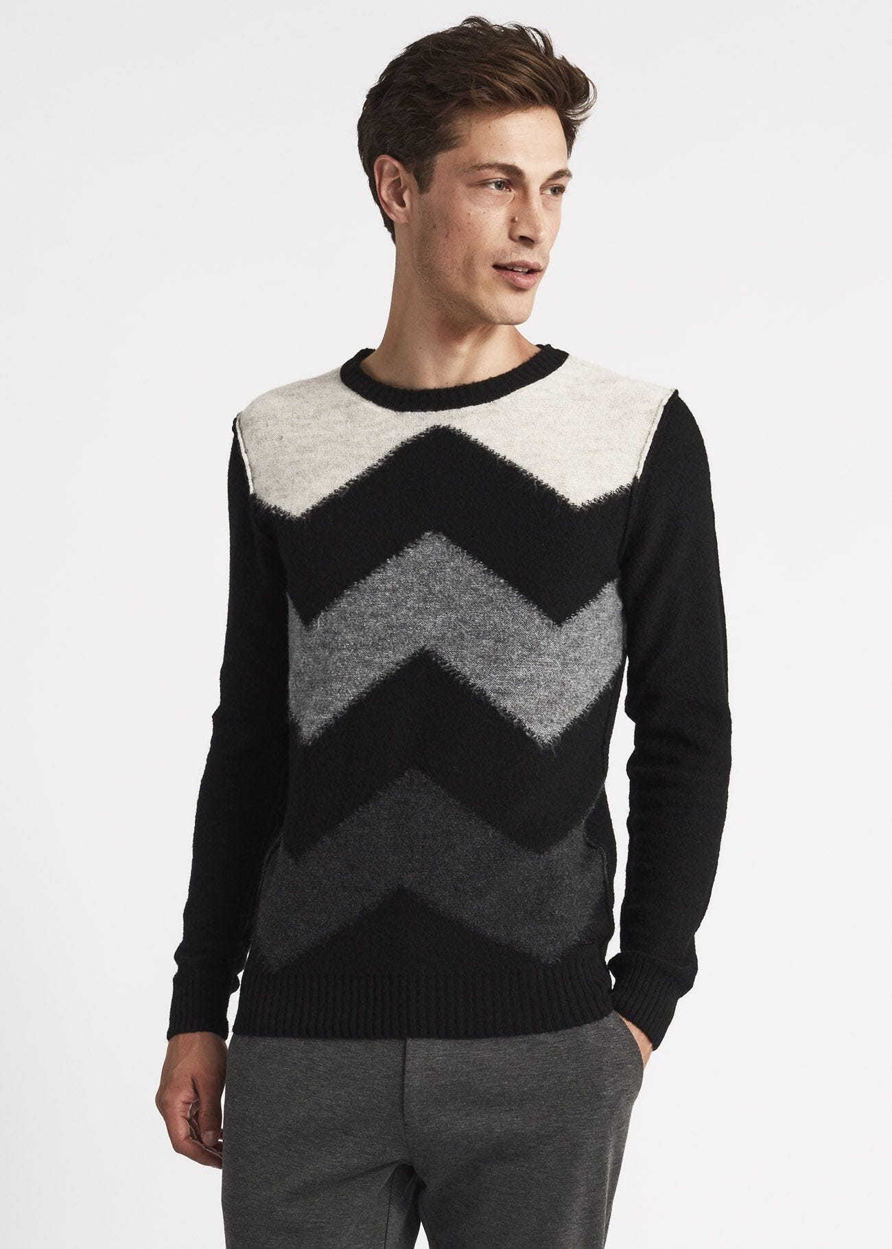 Jumper with maxi chevron inlay