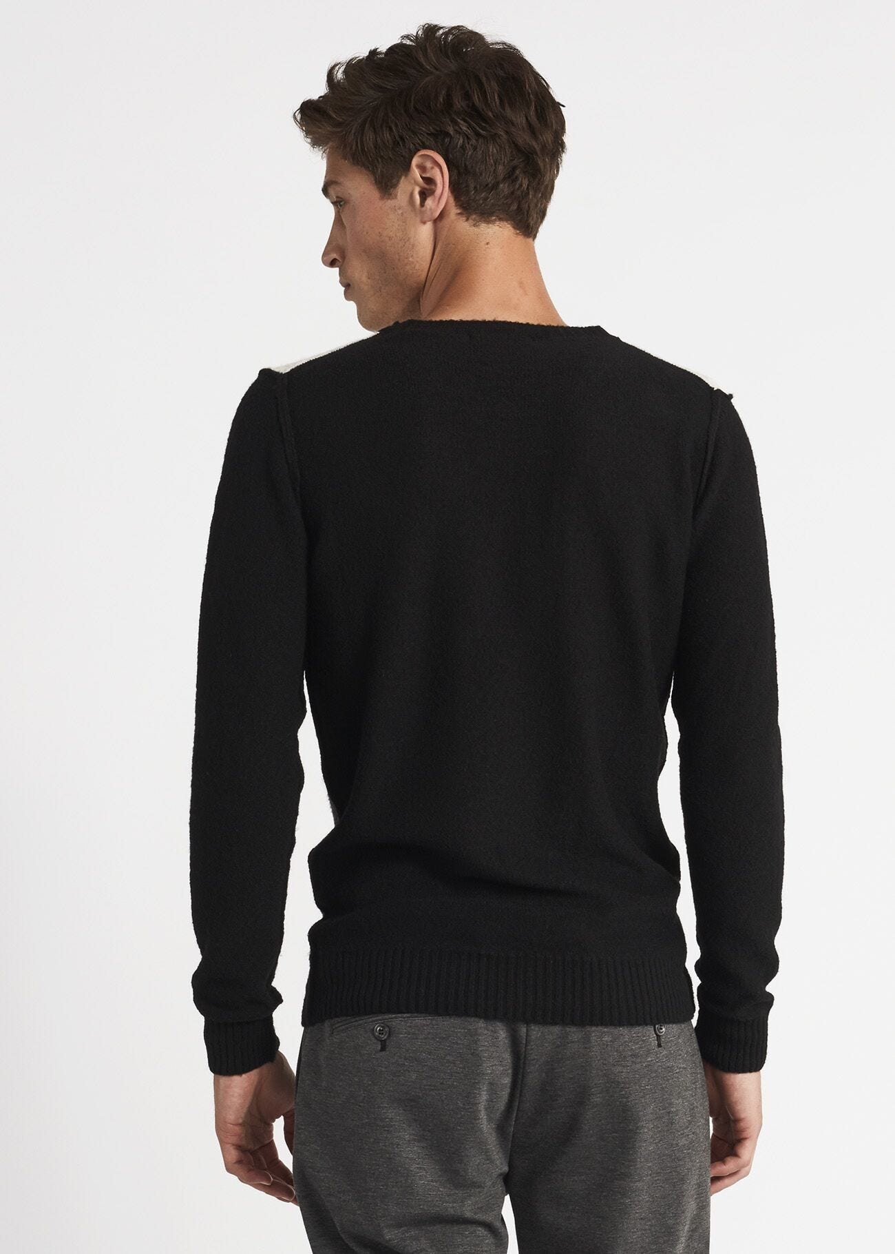 Jumper with maxi chevron inlay