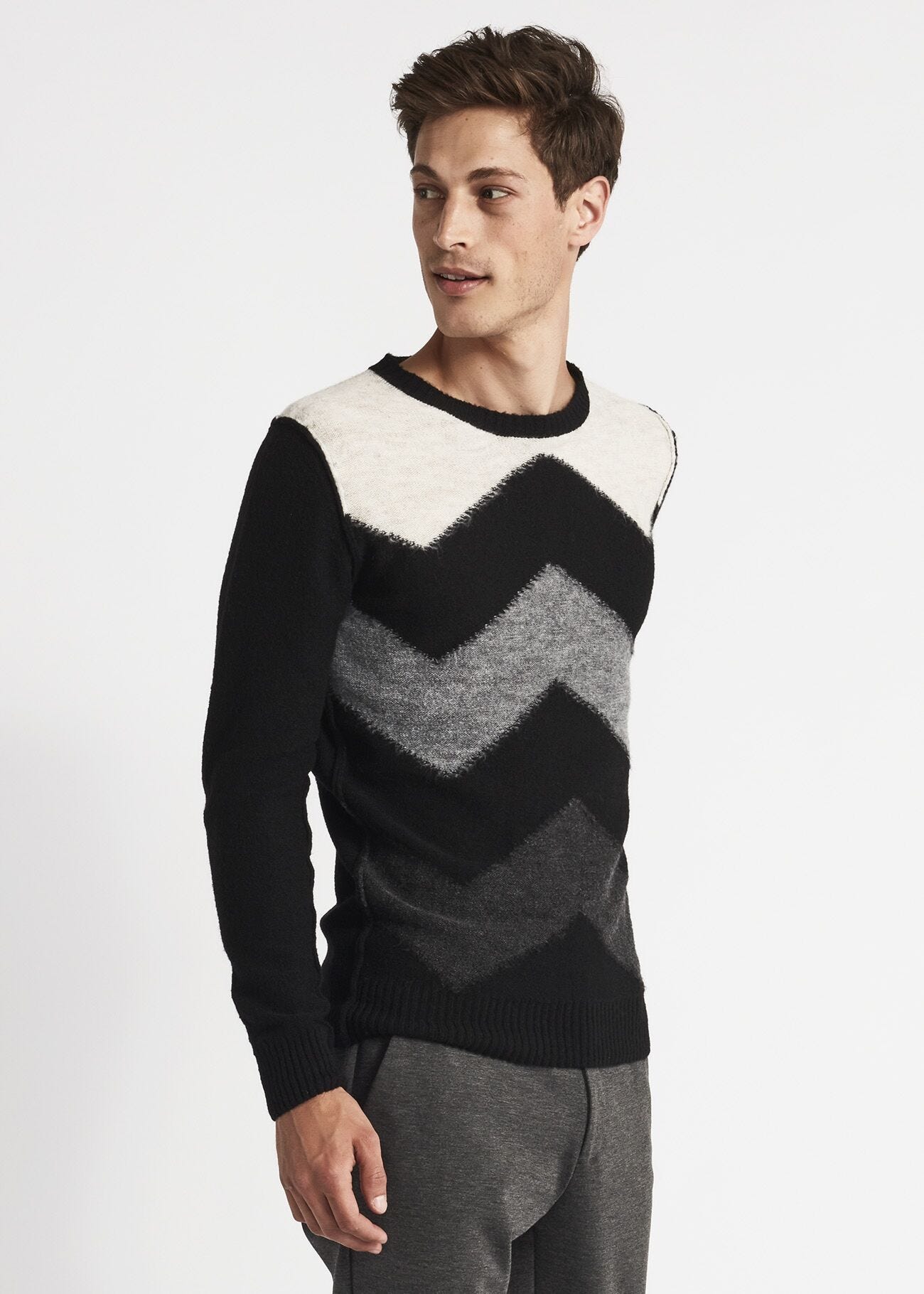 Jumper with maxi chevron inlay