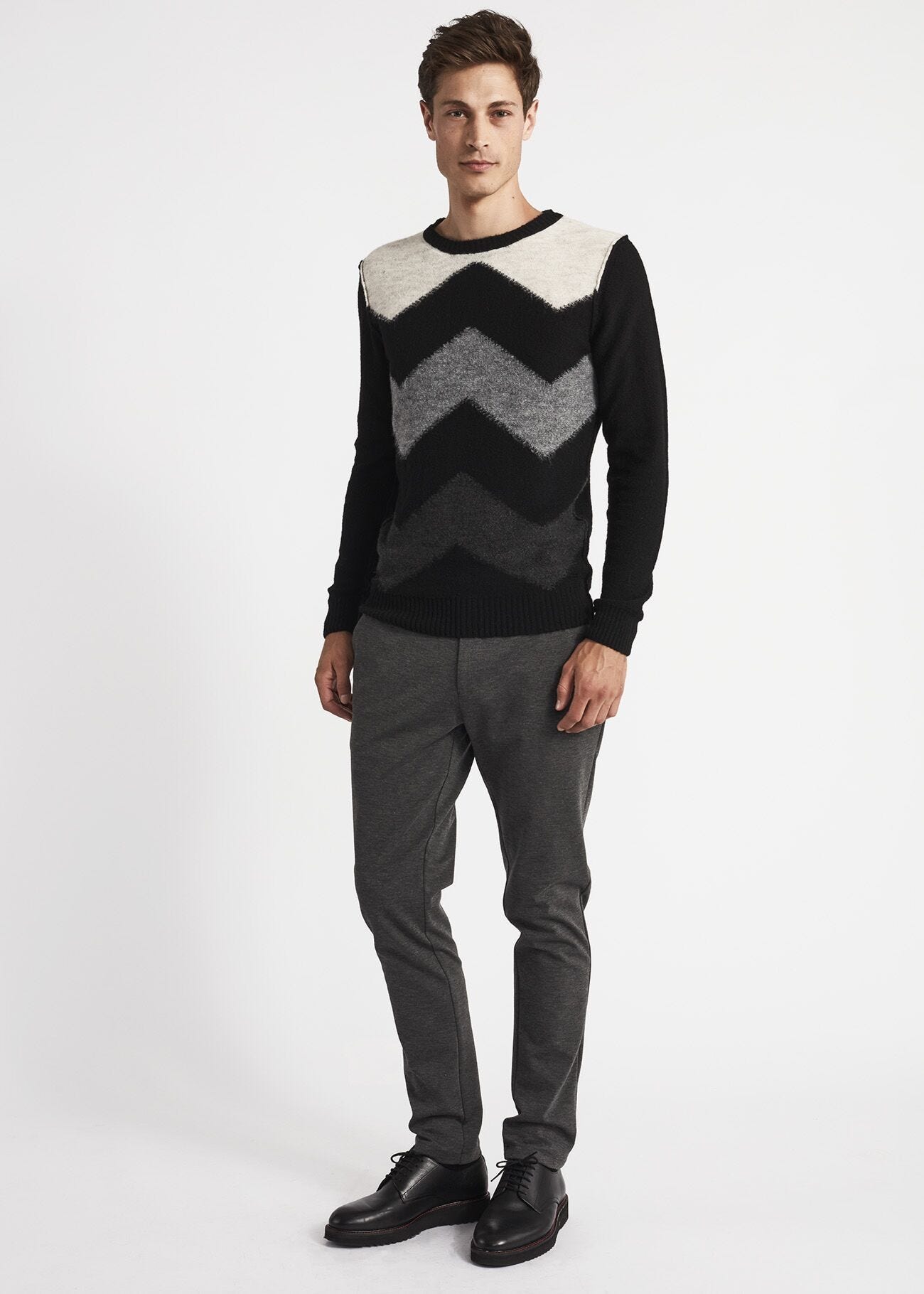 Jumper with maxi chevron inlay
