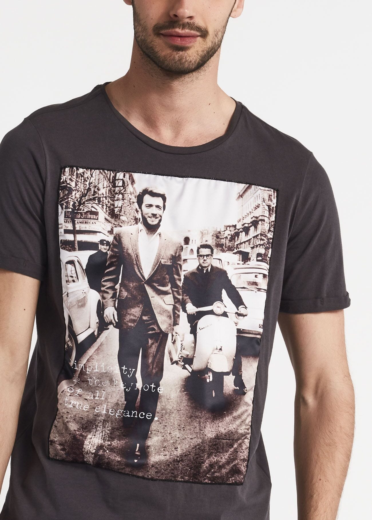 Short sleeved T-shirt with turn-up