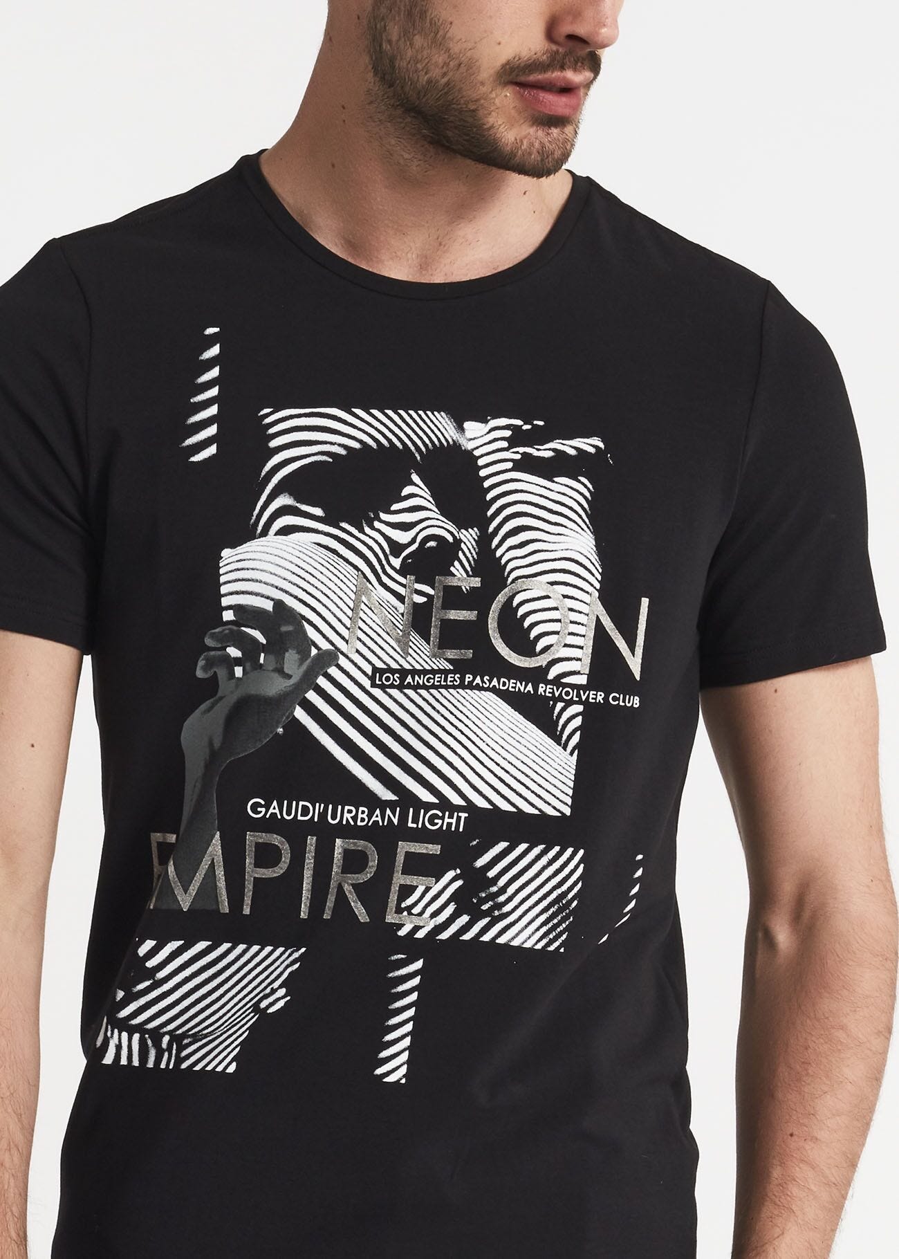T-shirt with optical print