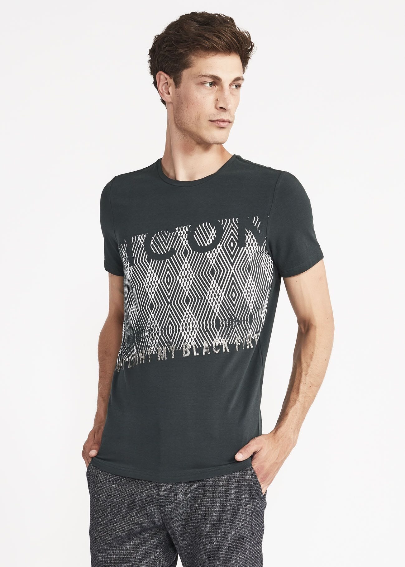 T-shirt with geometric print