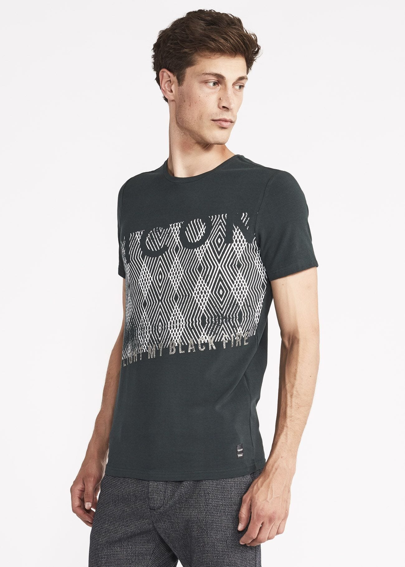 T-shirt with geometric print