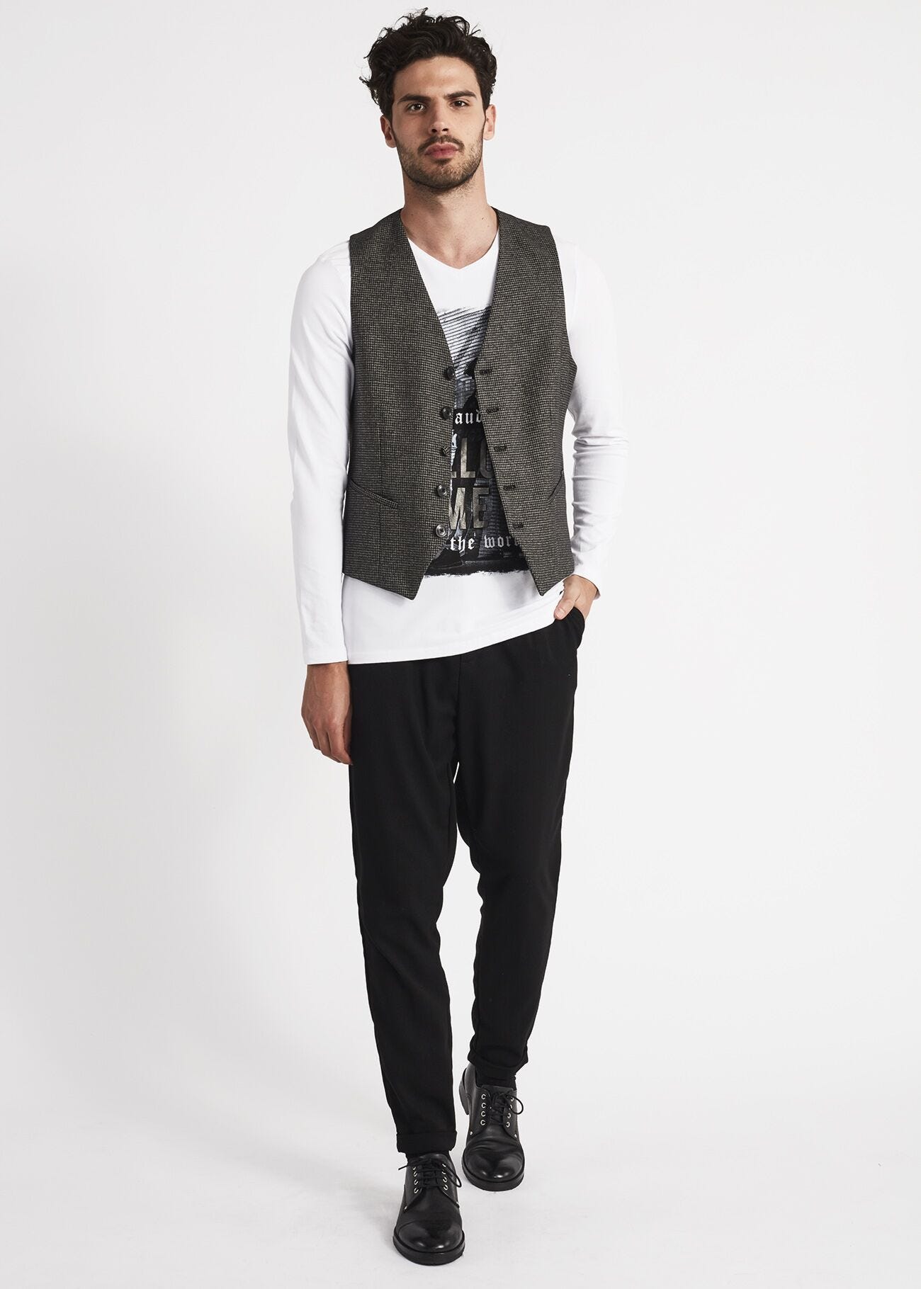 T-shirt with V neck