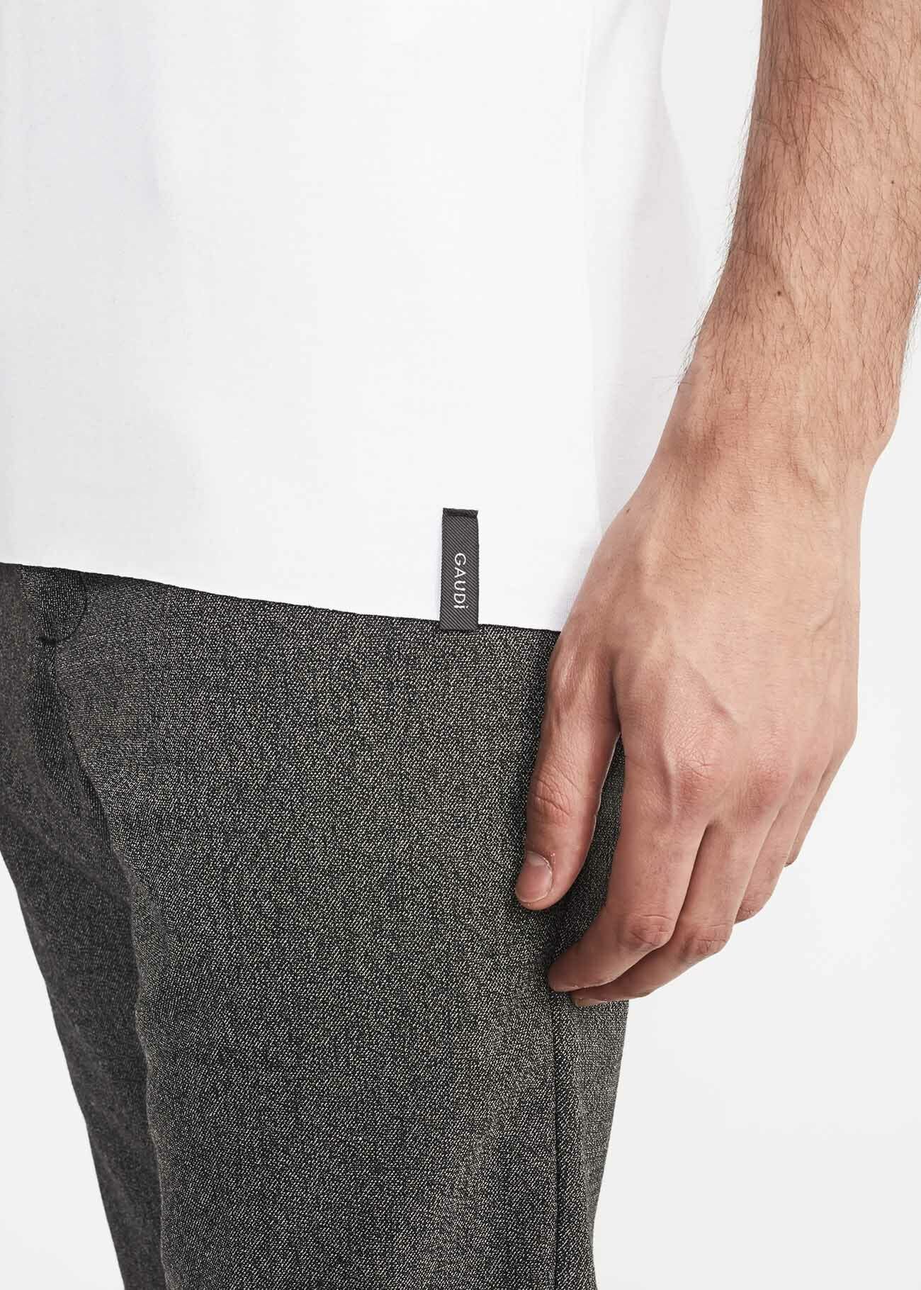 T-shirt with raw cut edges