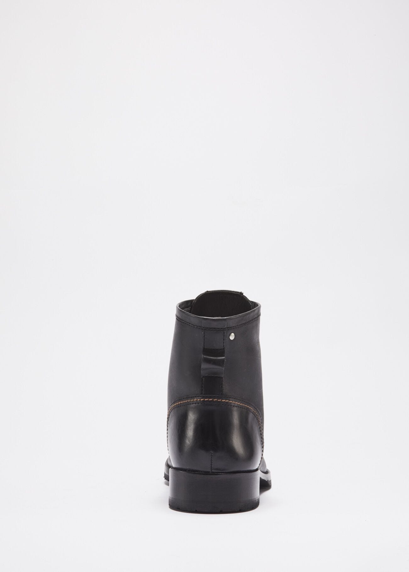 Low lace-up boot in vintage leather