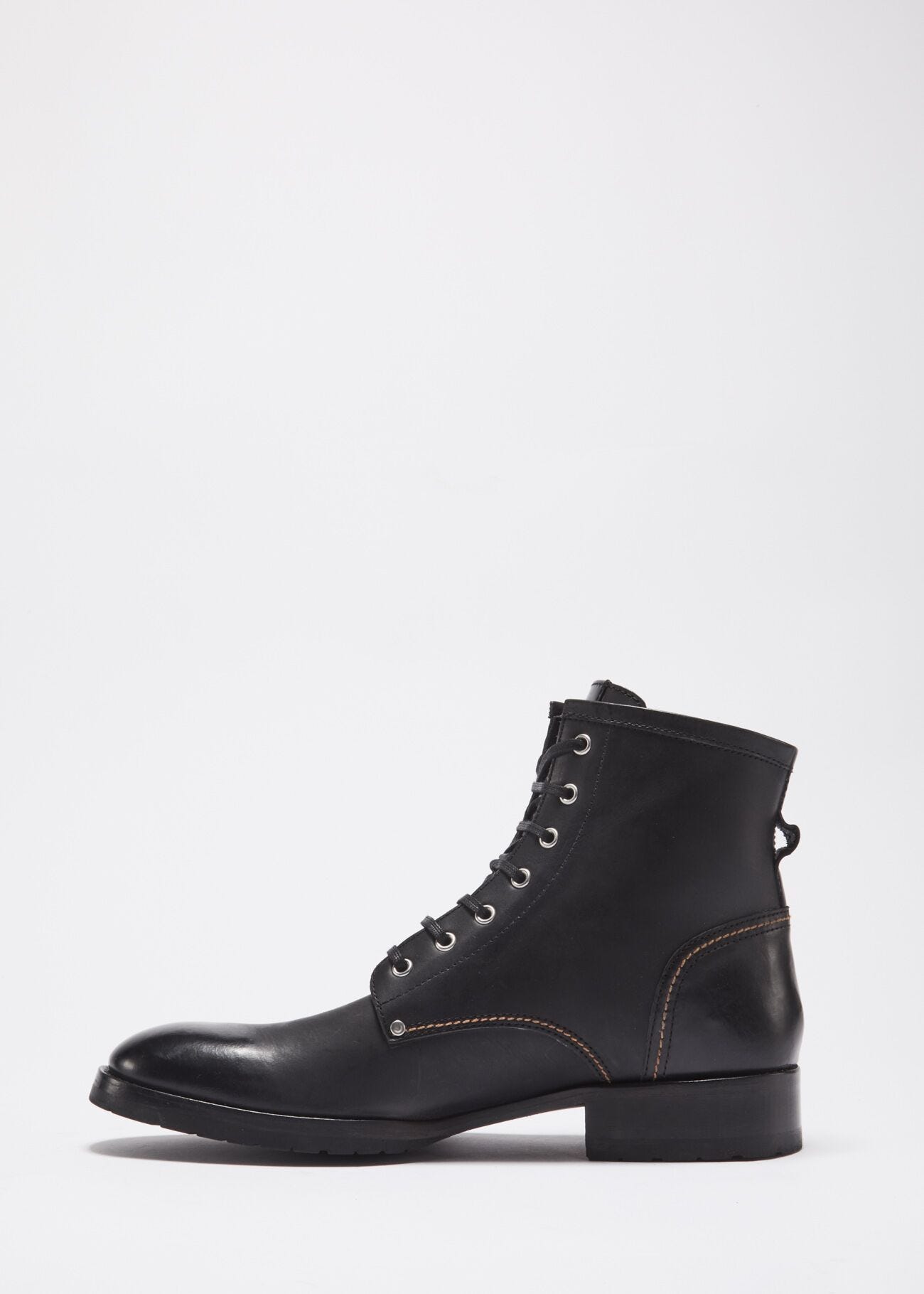 Low lace-up boot in vintage leather