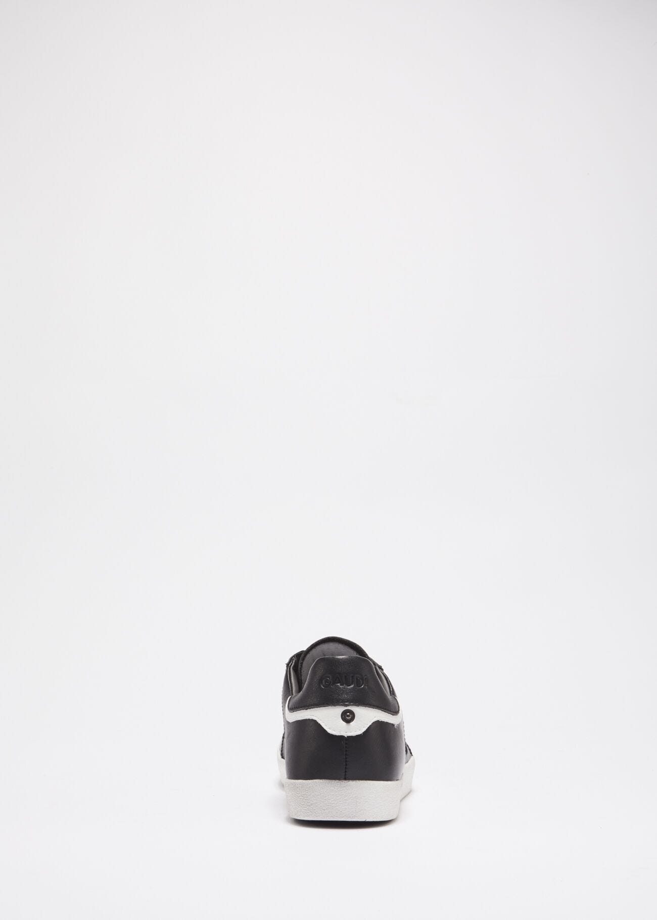 Trainers with contrasting inserts