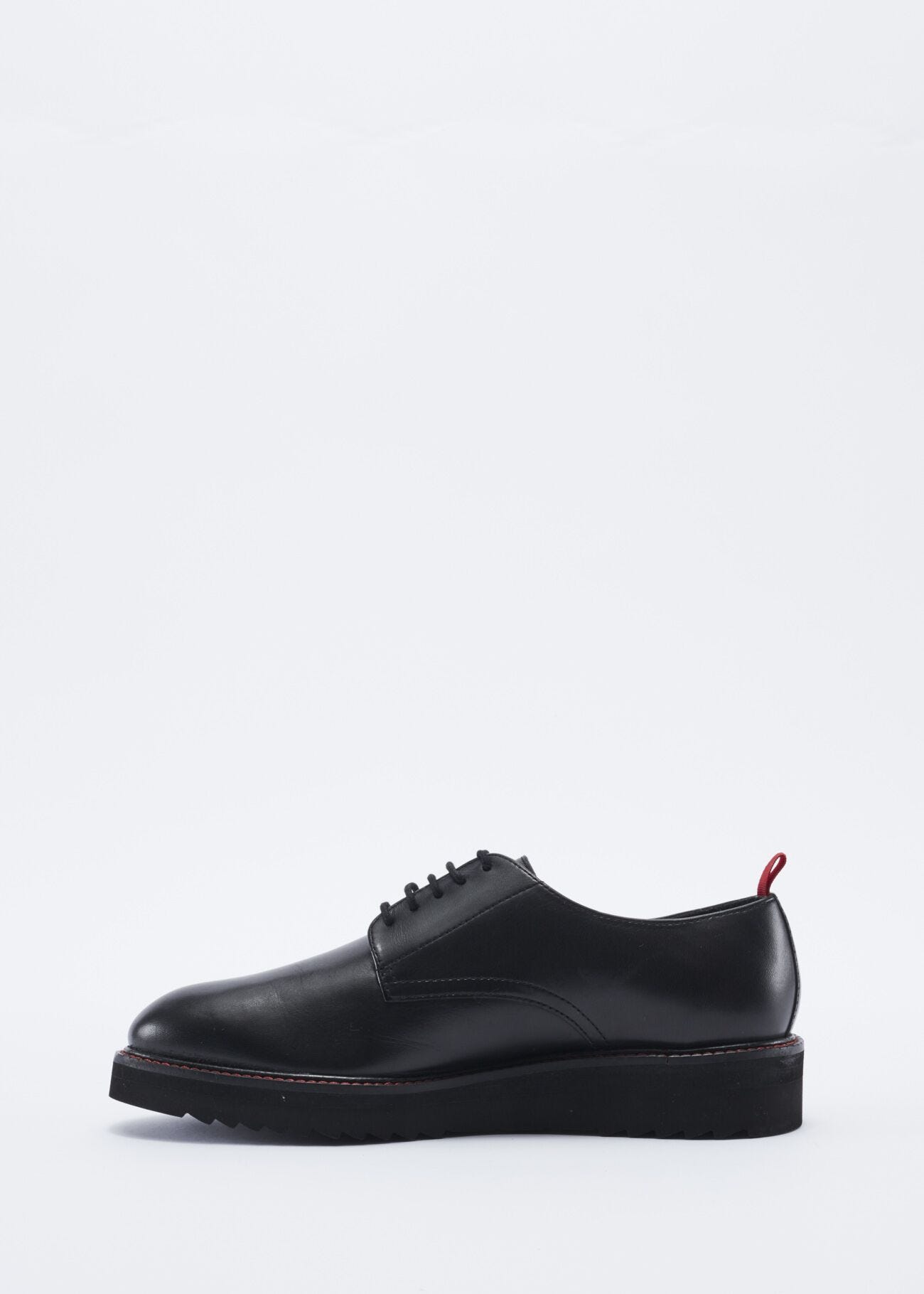 Derby with contrasting stitching