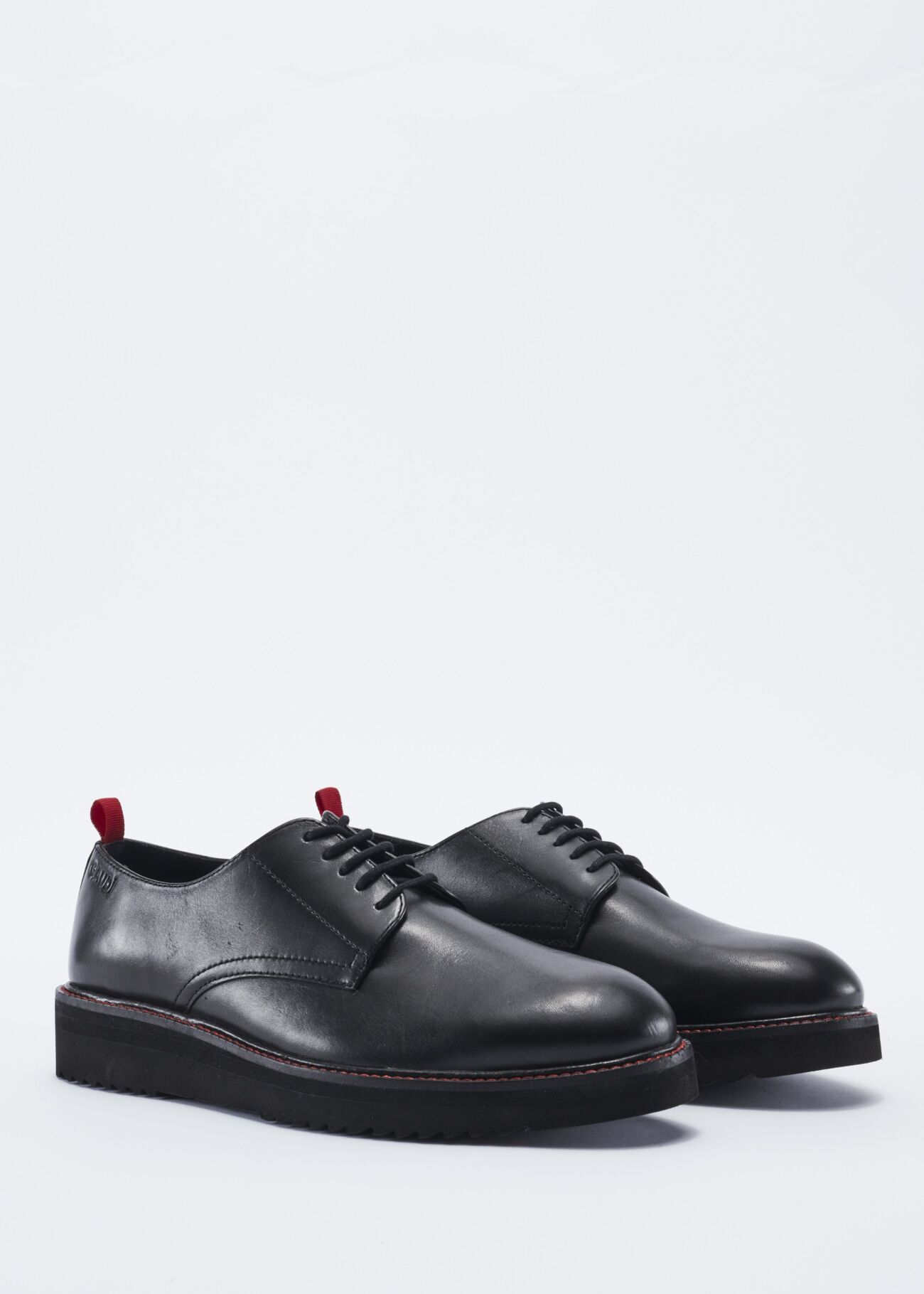 Derby with contrasting stitching