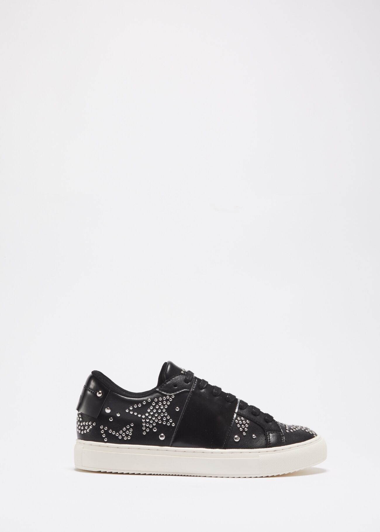 Trainers with star studs