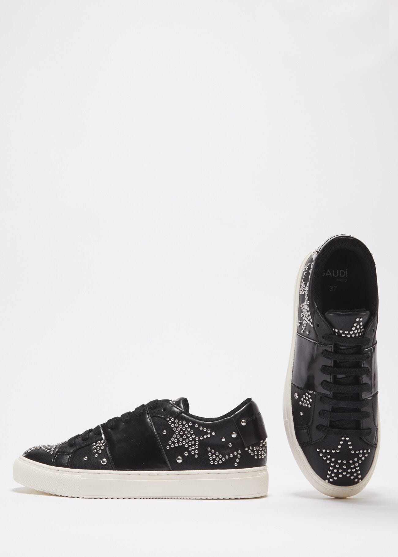 Trainers with star studs