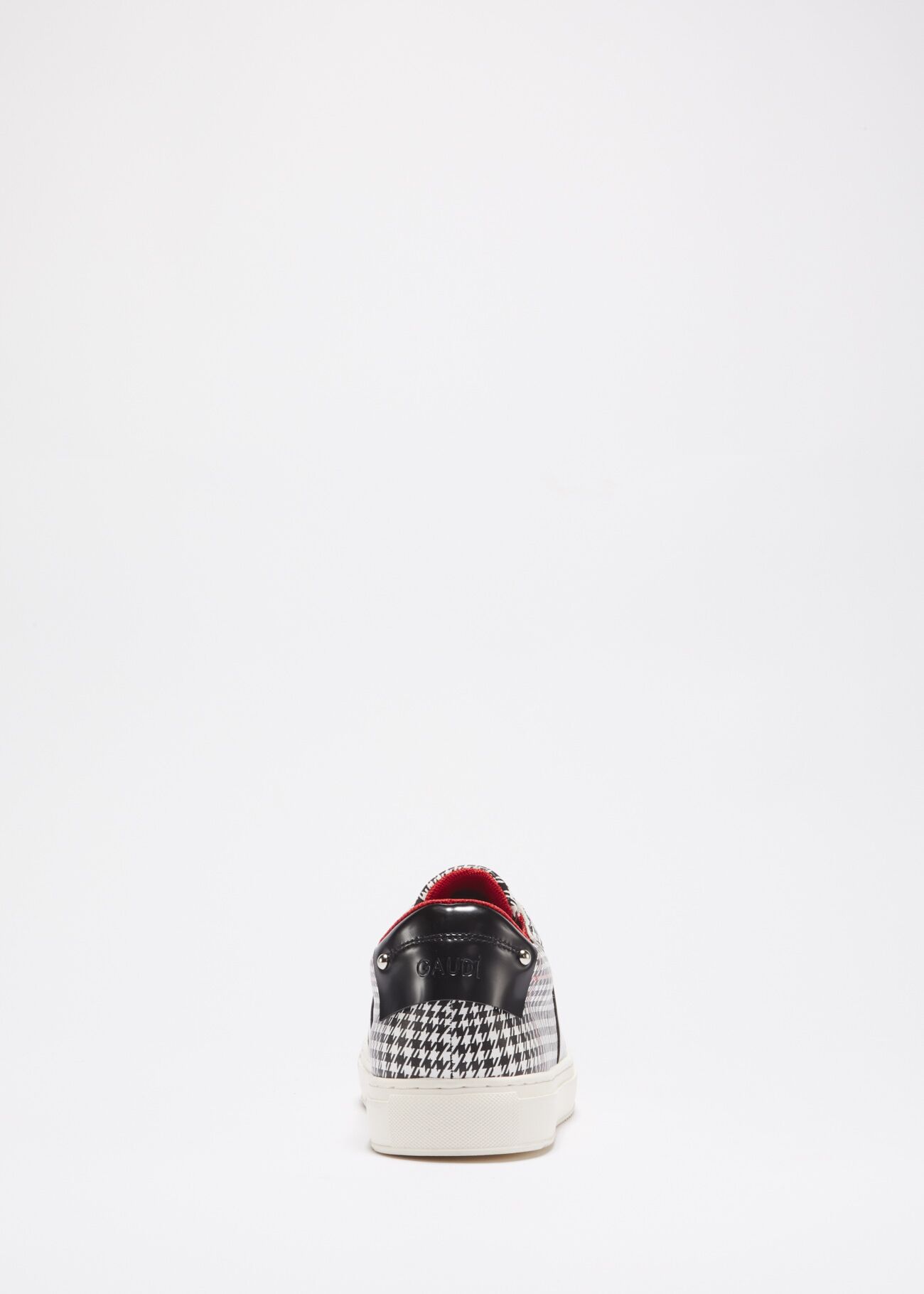 Trainers with contrasting inserts