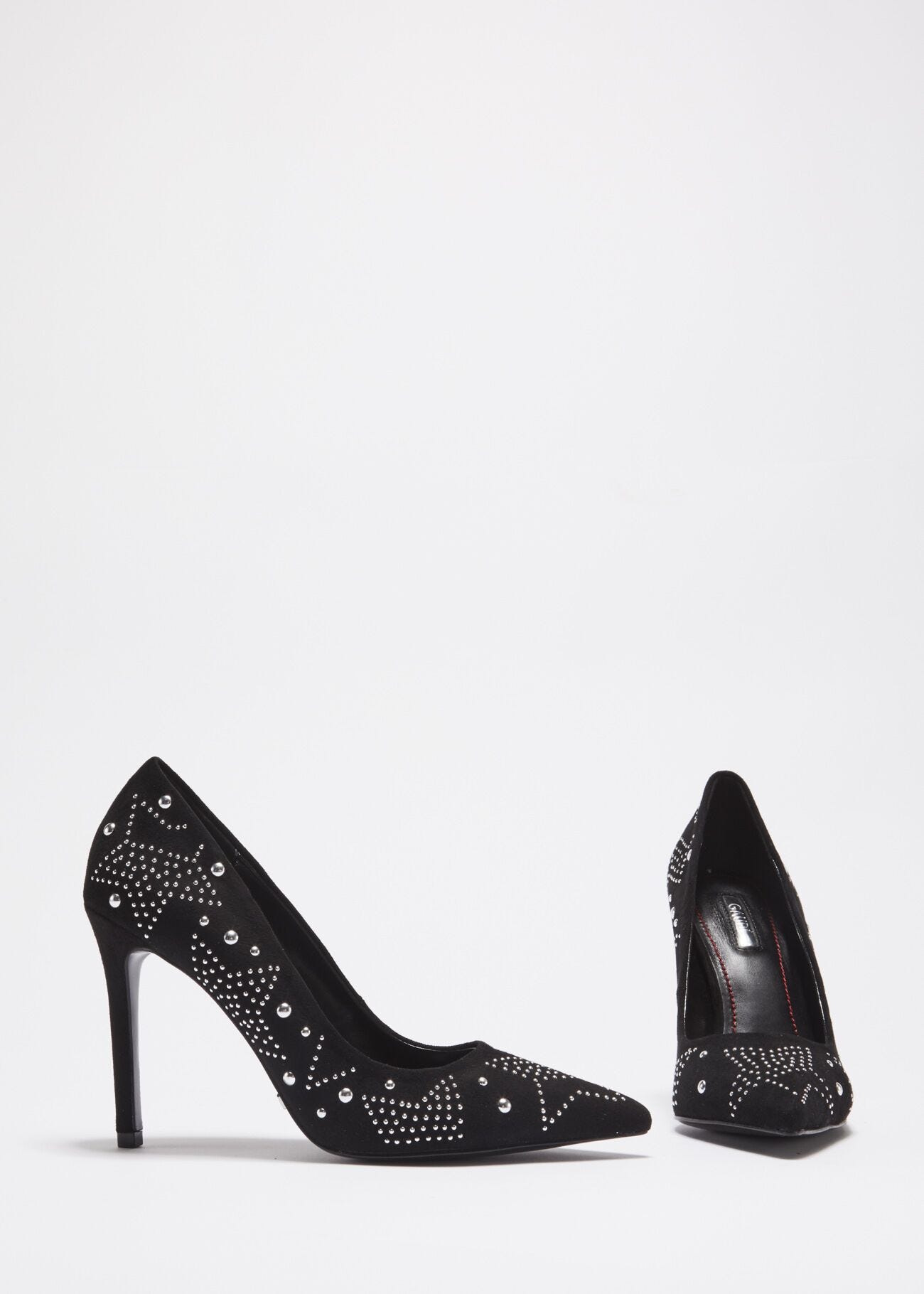 Court shoe with micro studs