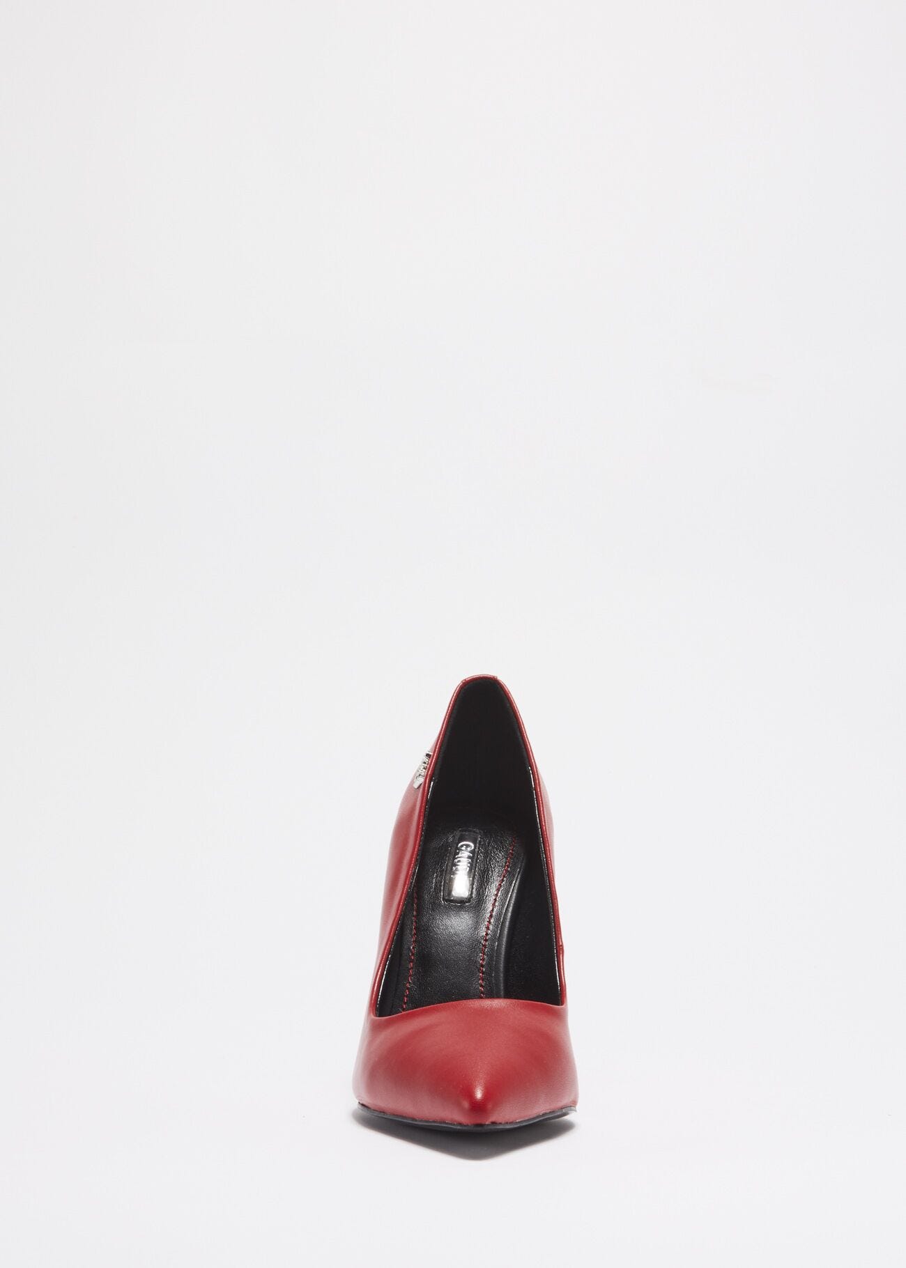 Court shoe with studs